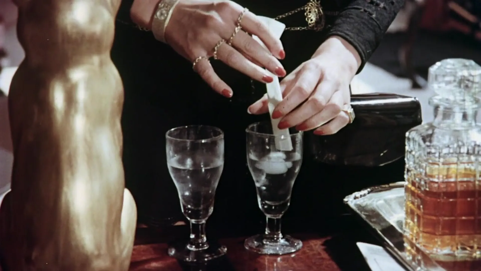 Dial Love for Murder scene still 11