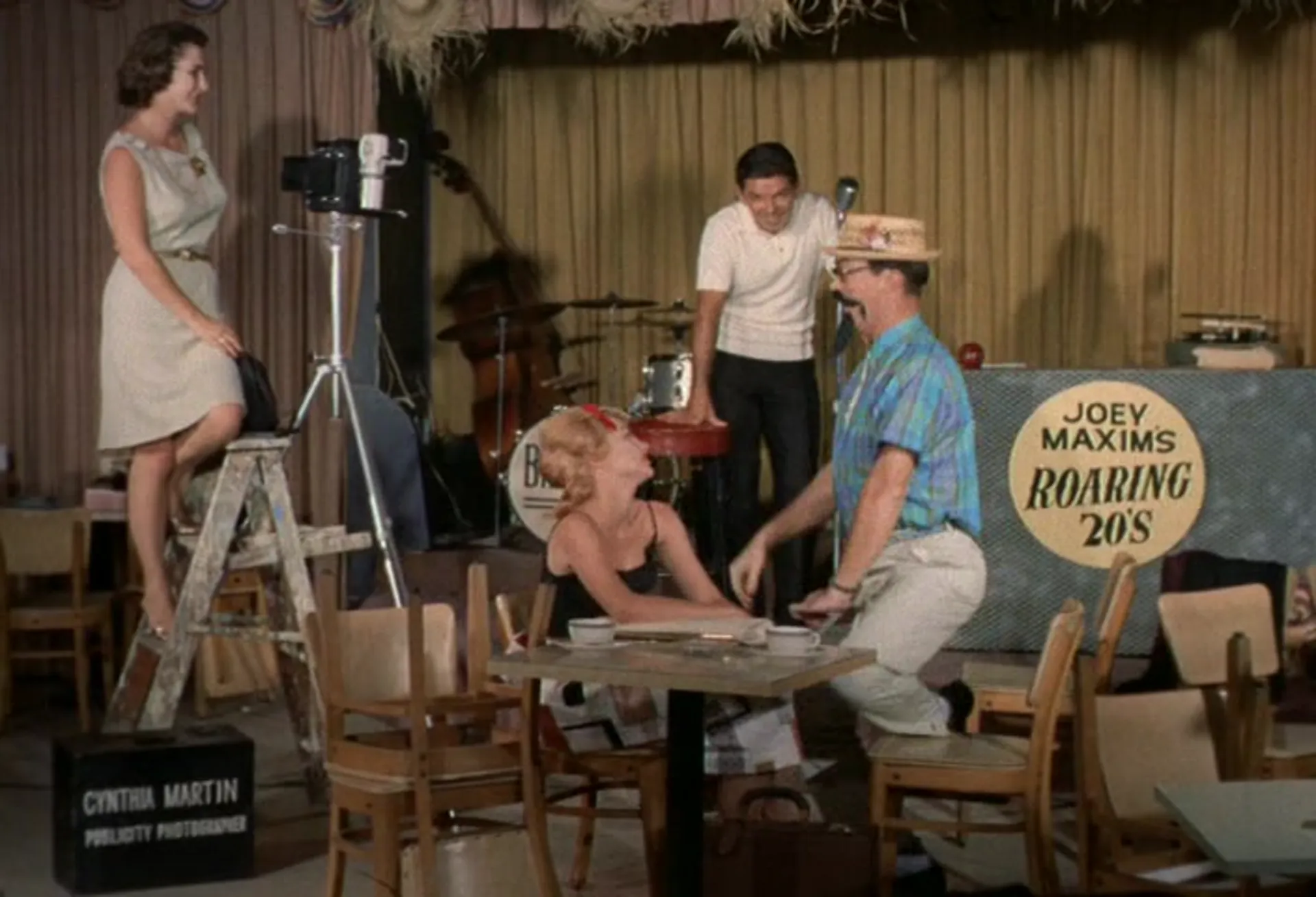 Goldilocks and the Three Bares scene still 4