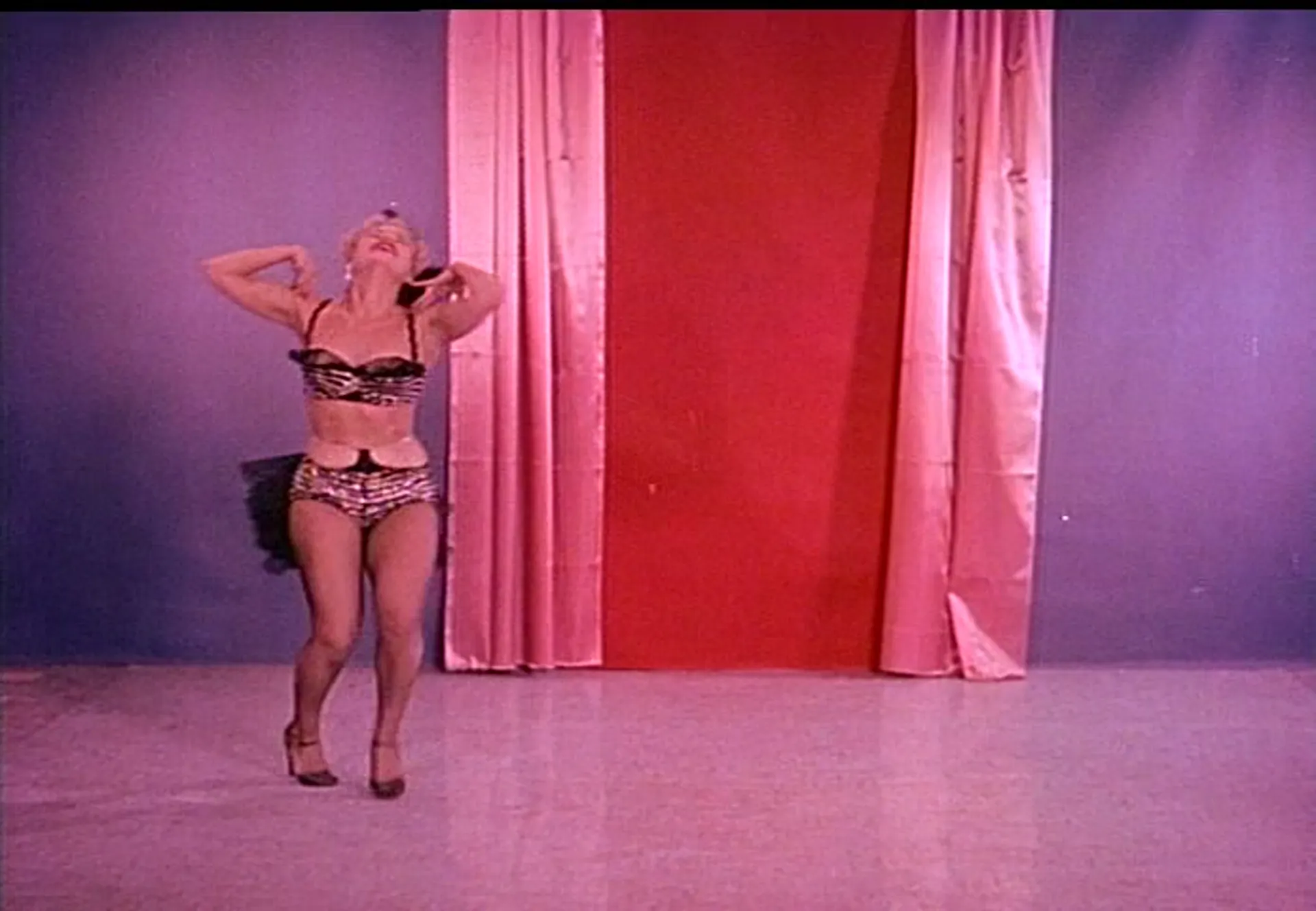 Teaserama scene still 4