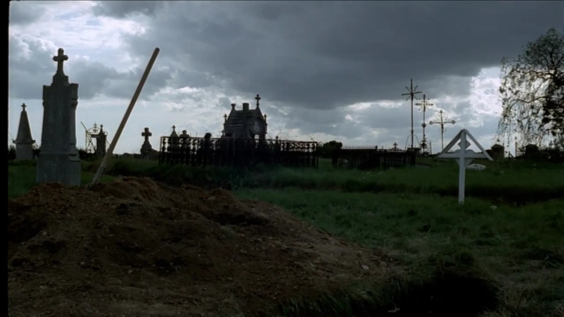 Requiem for a Vampire scene still 2