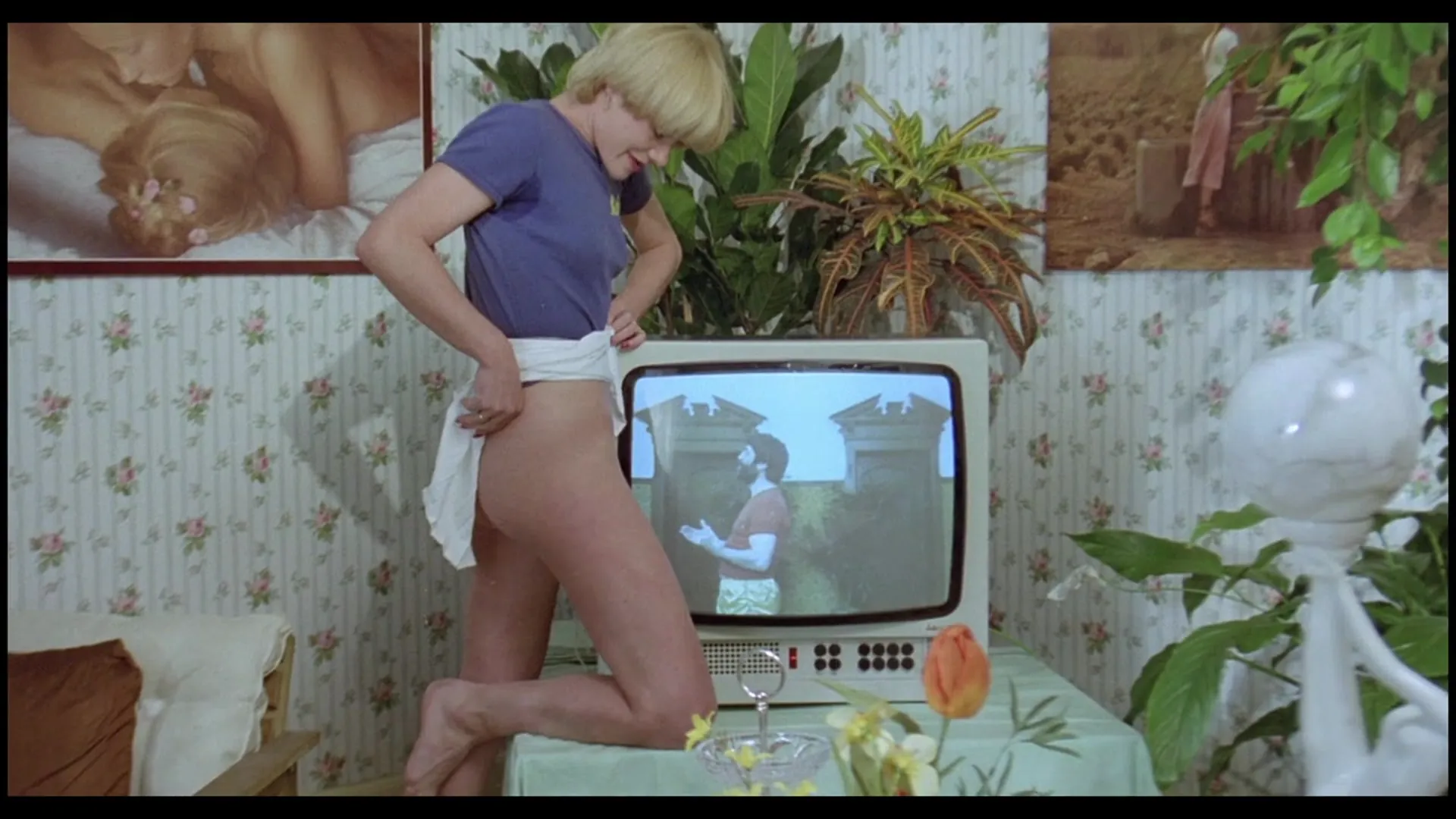 Six Swedish Girls at a Pump scene still 3