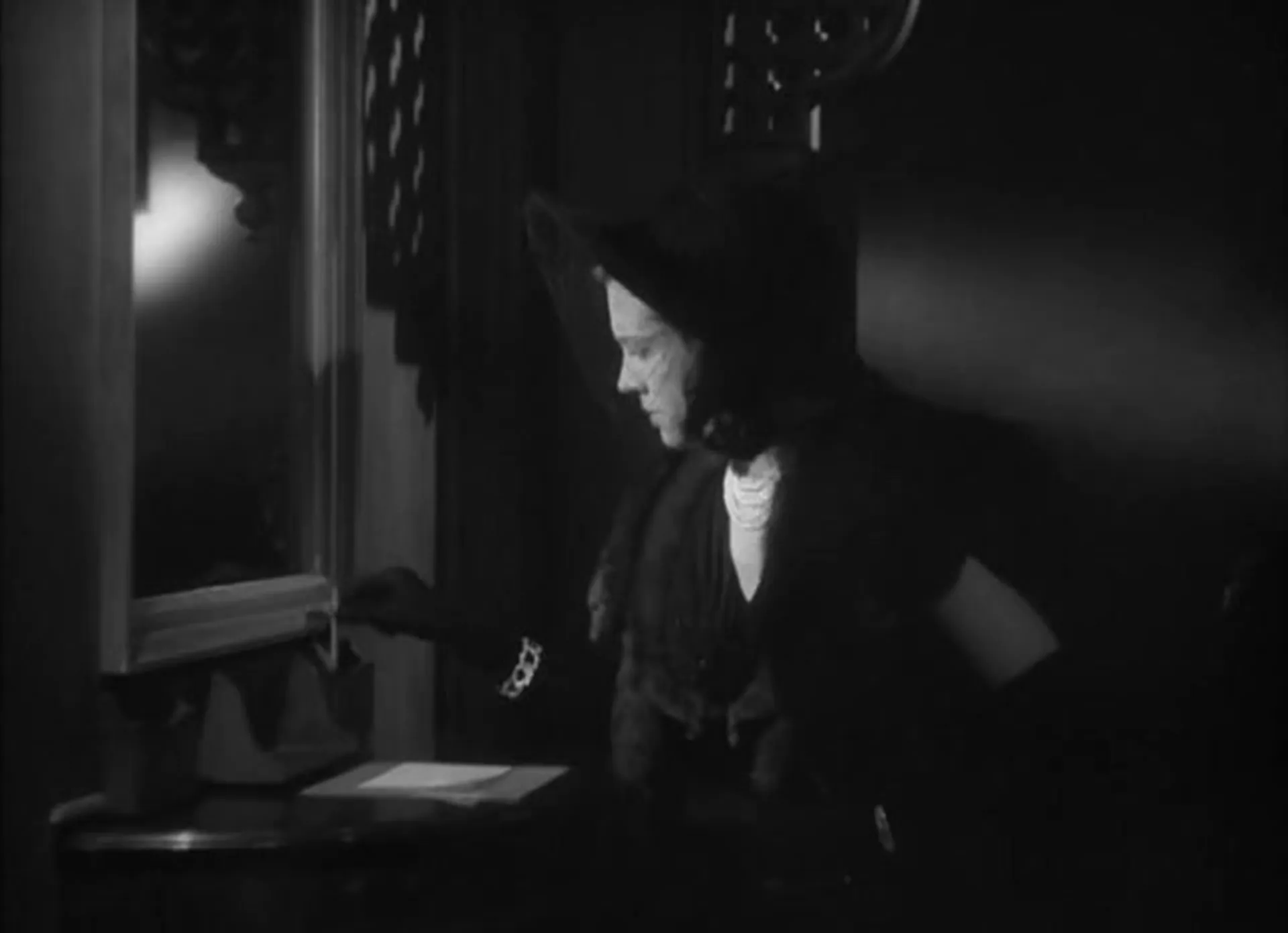 The Amazing Mr. X scene still 5