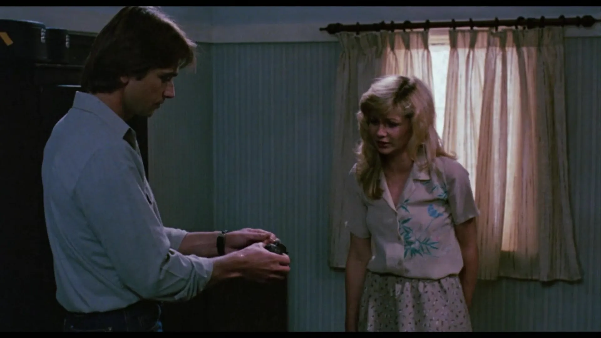 Hostage scene still 5