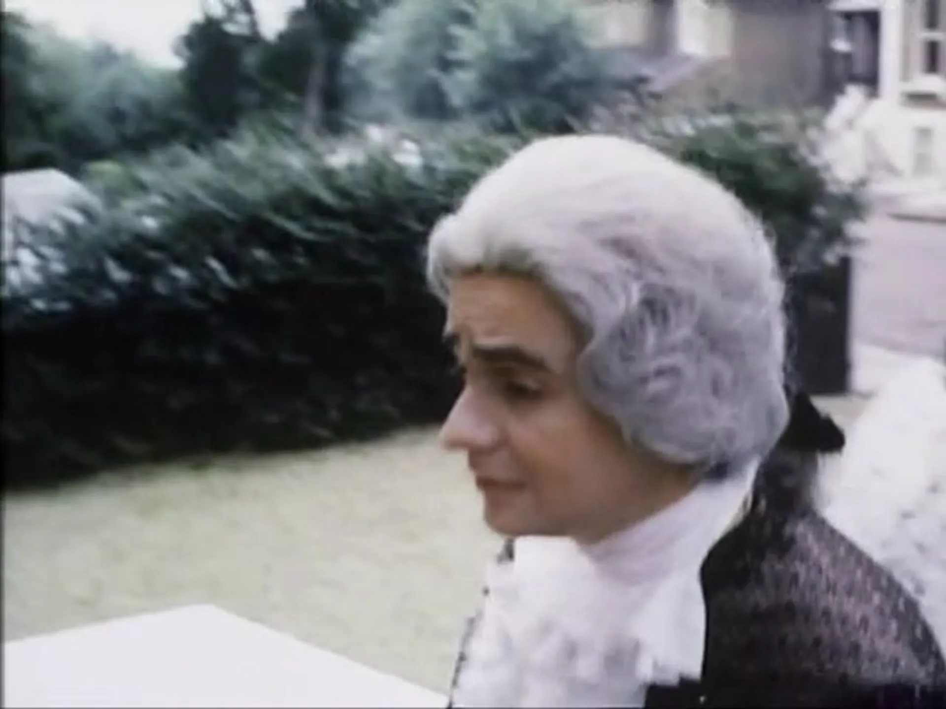 30 Is a Dangerous Age, Cynthia! scene still 1