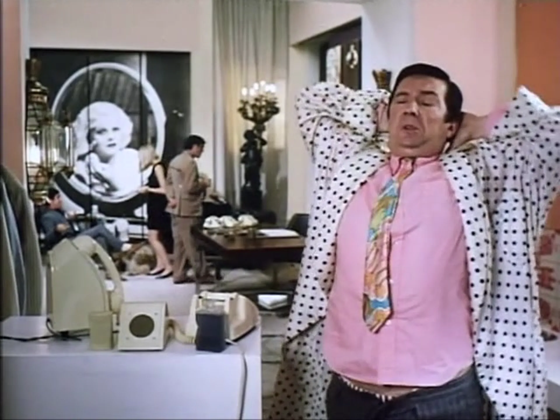30 Is a Dangerous Age, Cynthia! scene still 3