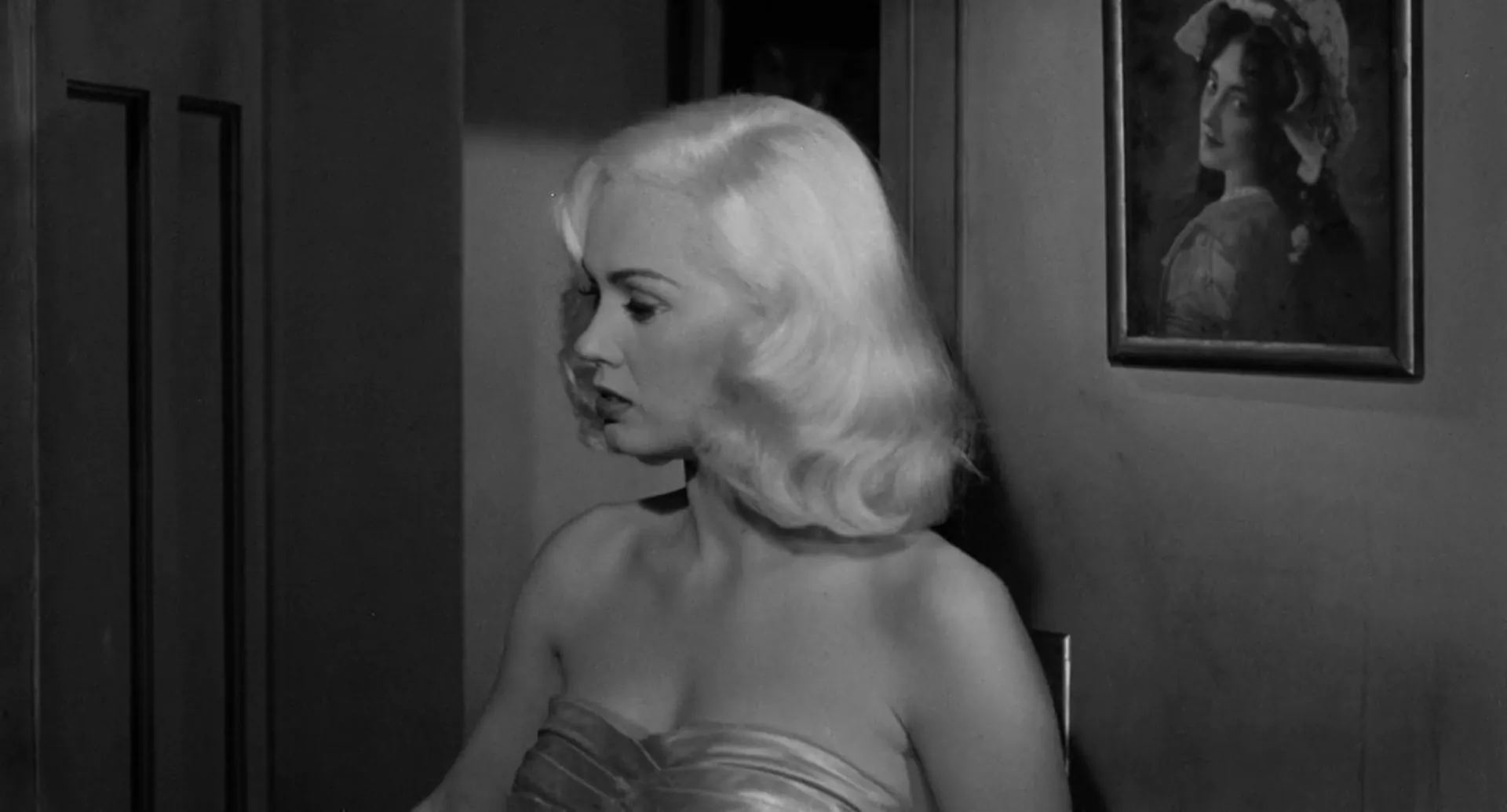 Guns Girls and Gangsters scene still 1