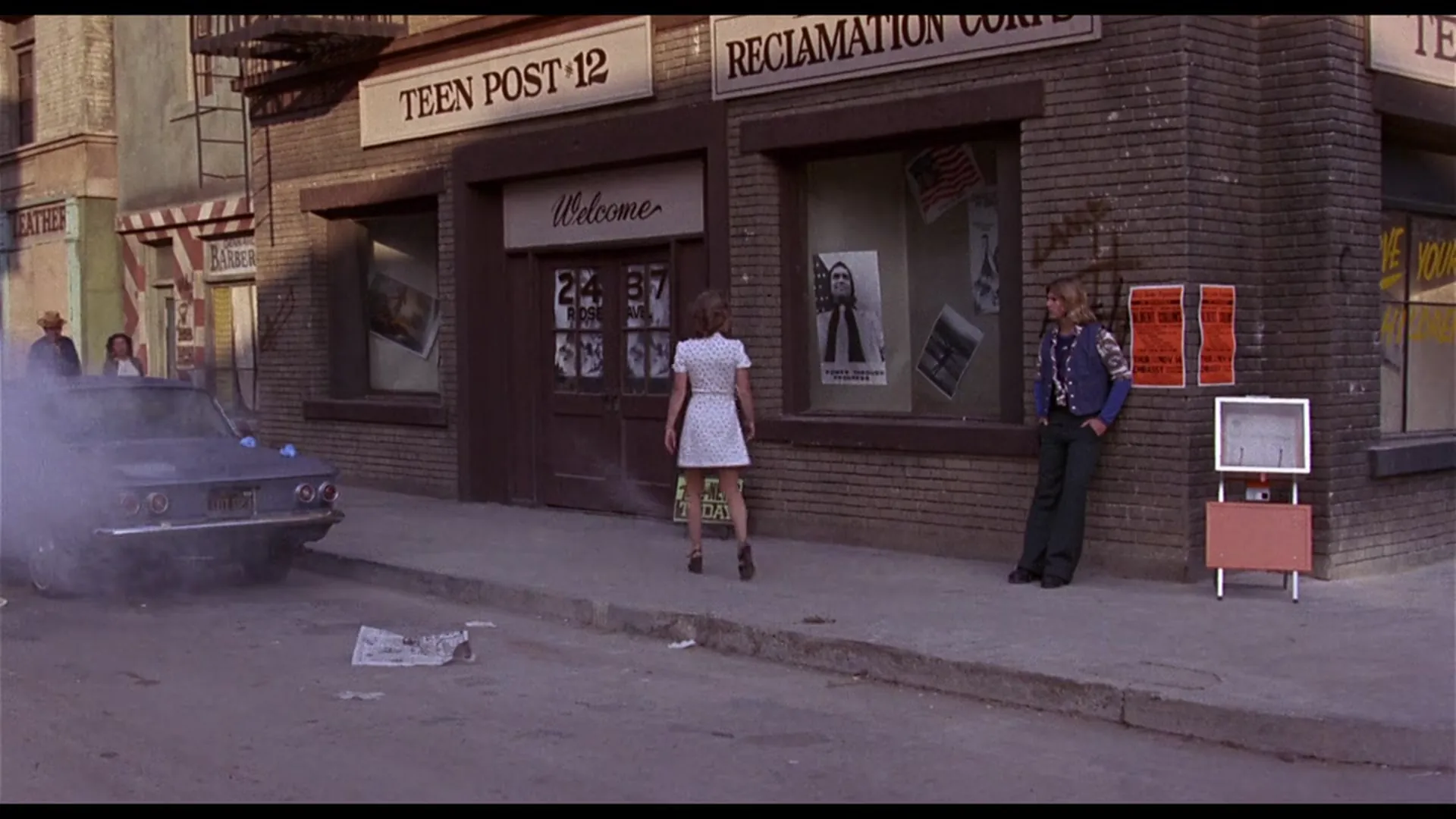 Switchblade Sisters scene still 5