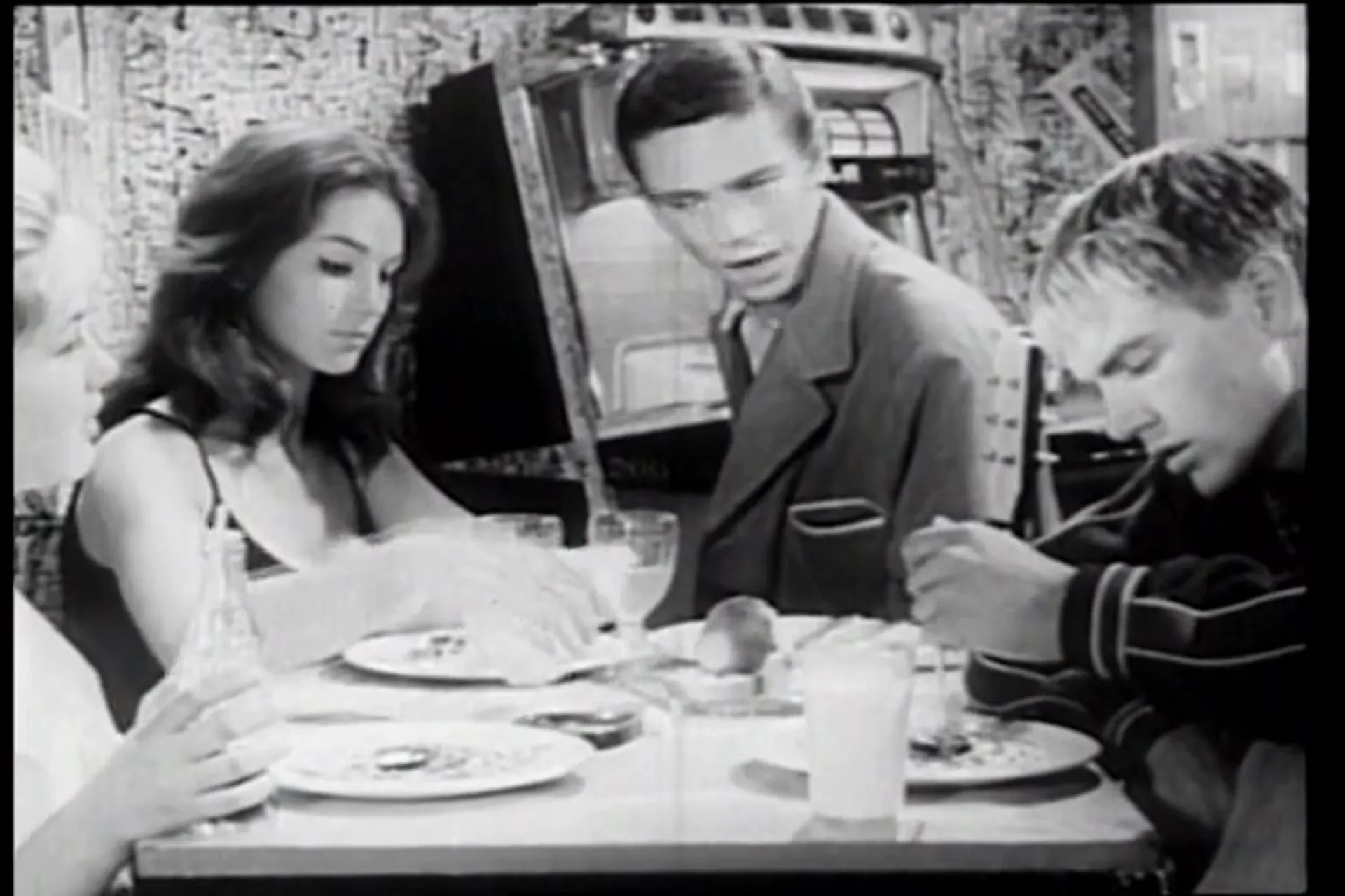Beat Girl scene still 3