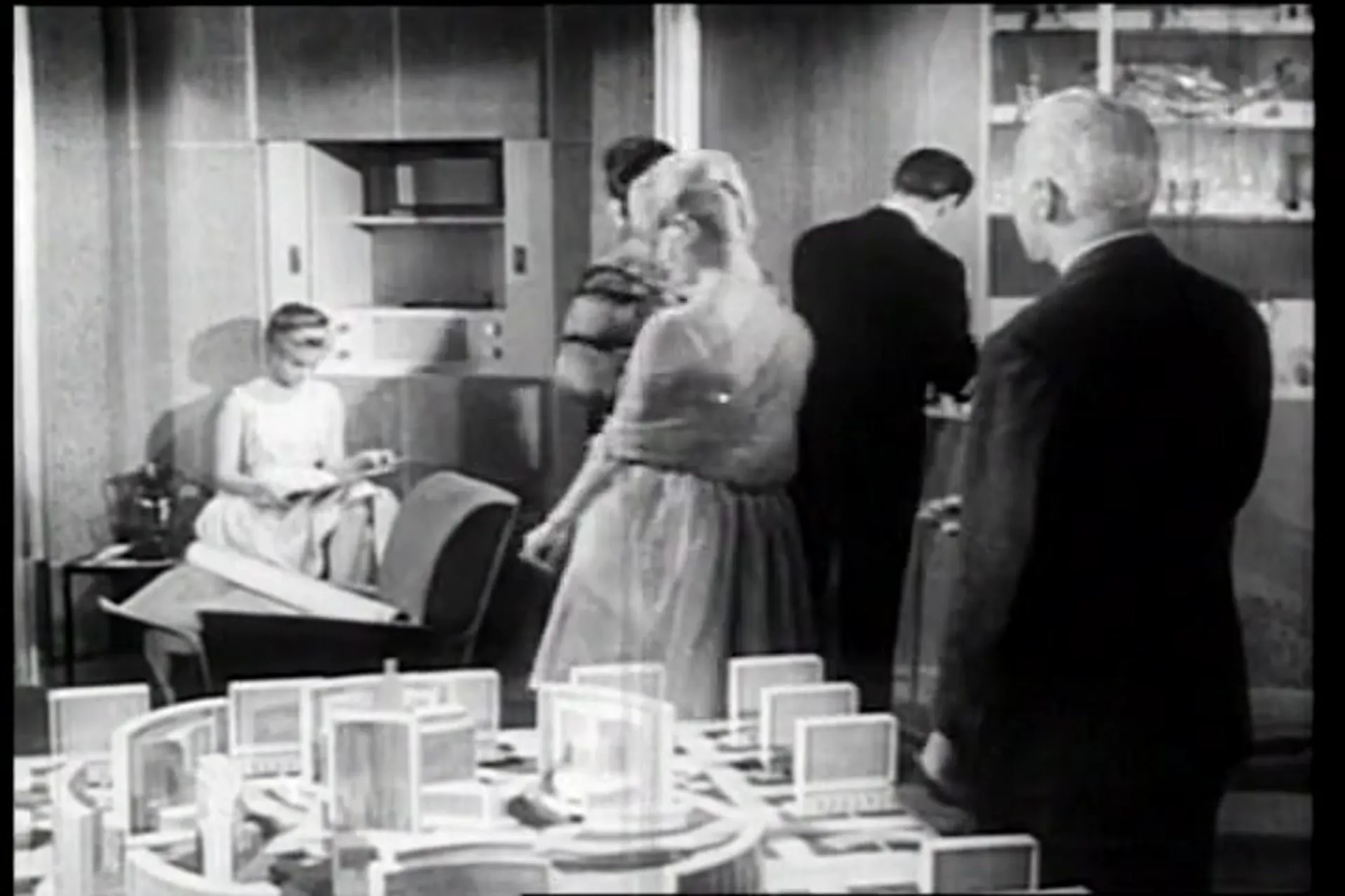 Beat Girl scene still 4