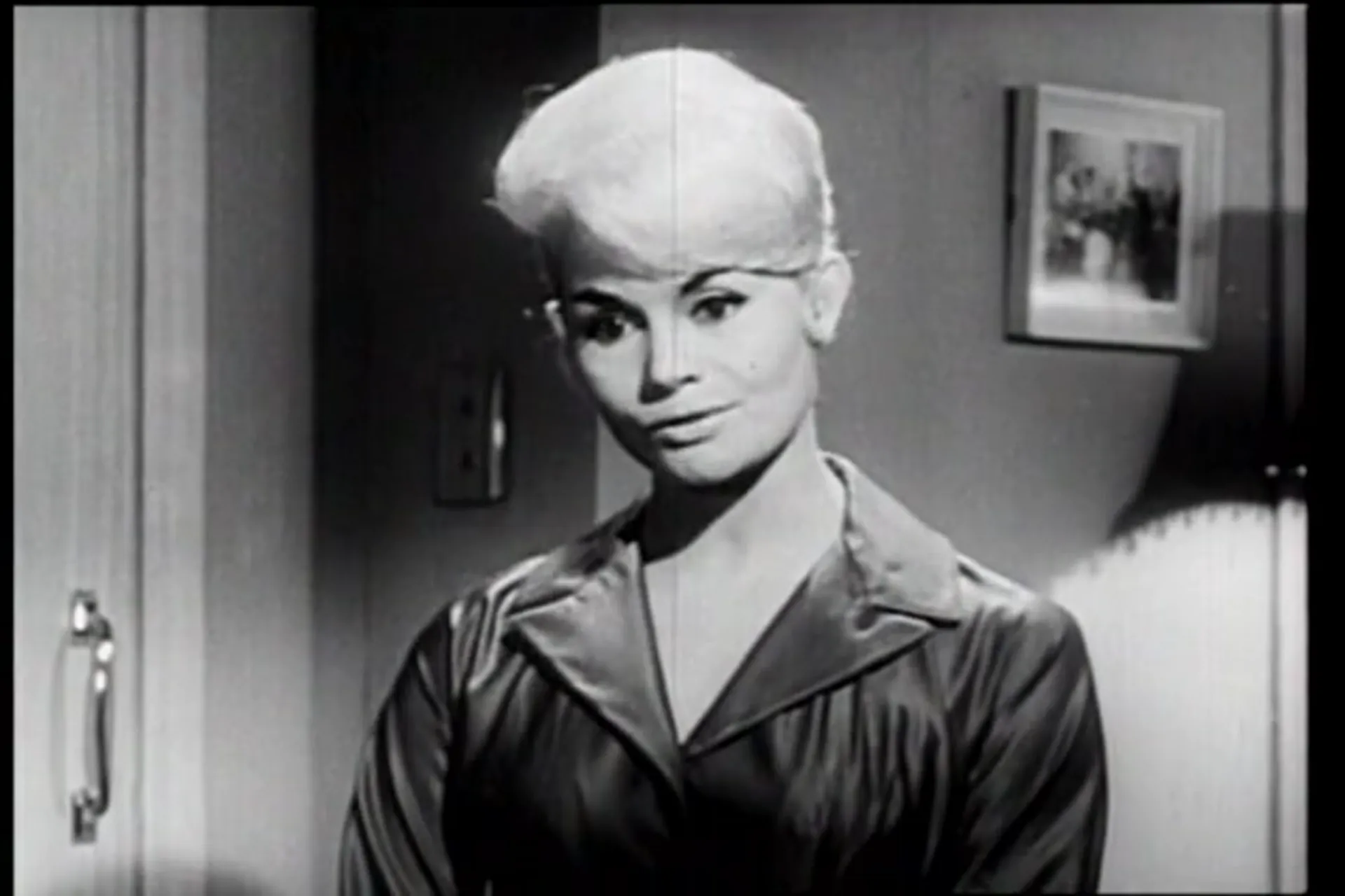Beat Girl scene still 1