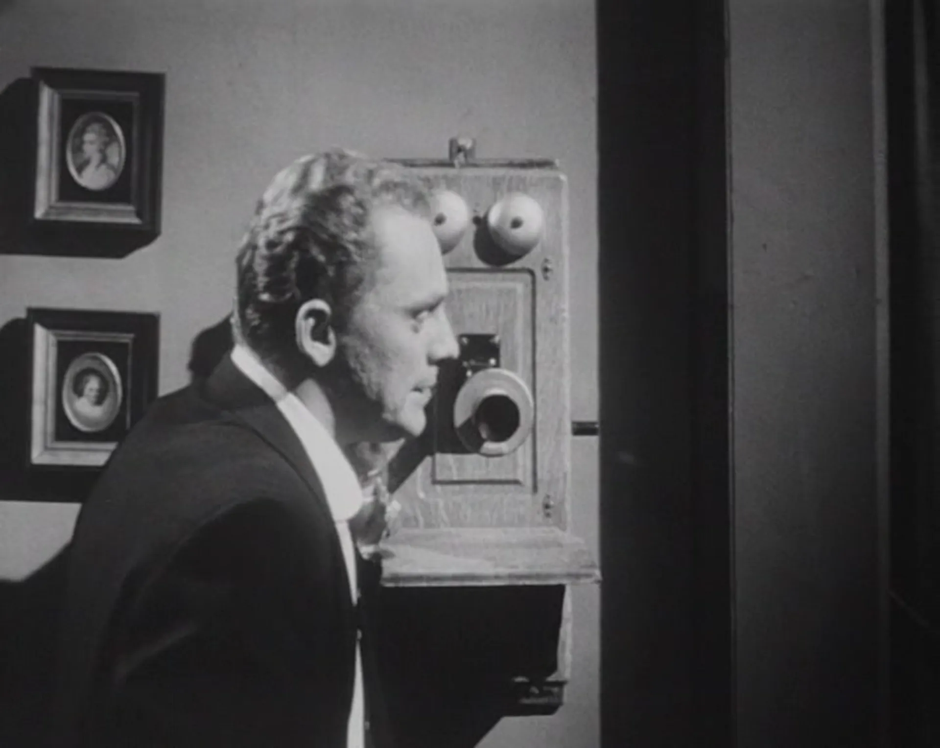 Invasion of the Saucer-Men scene still 5