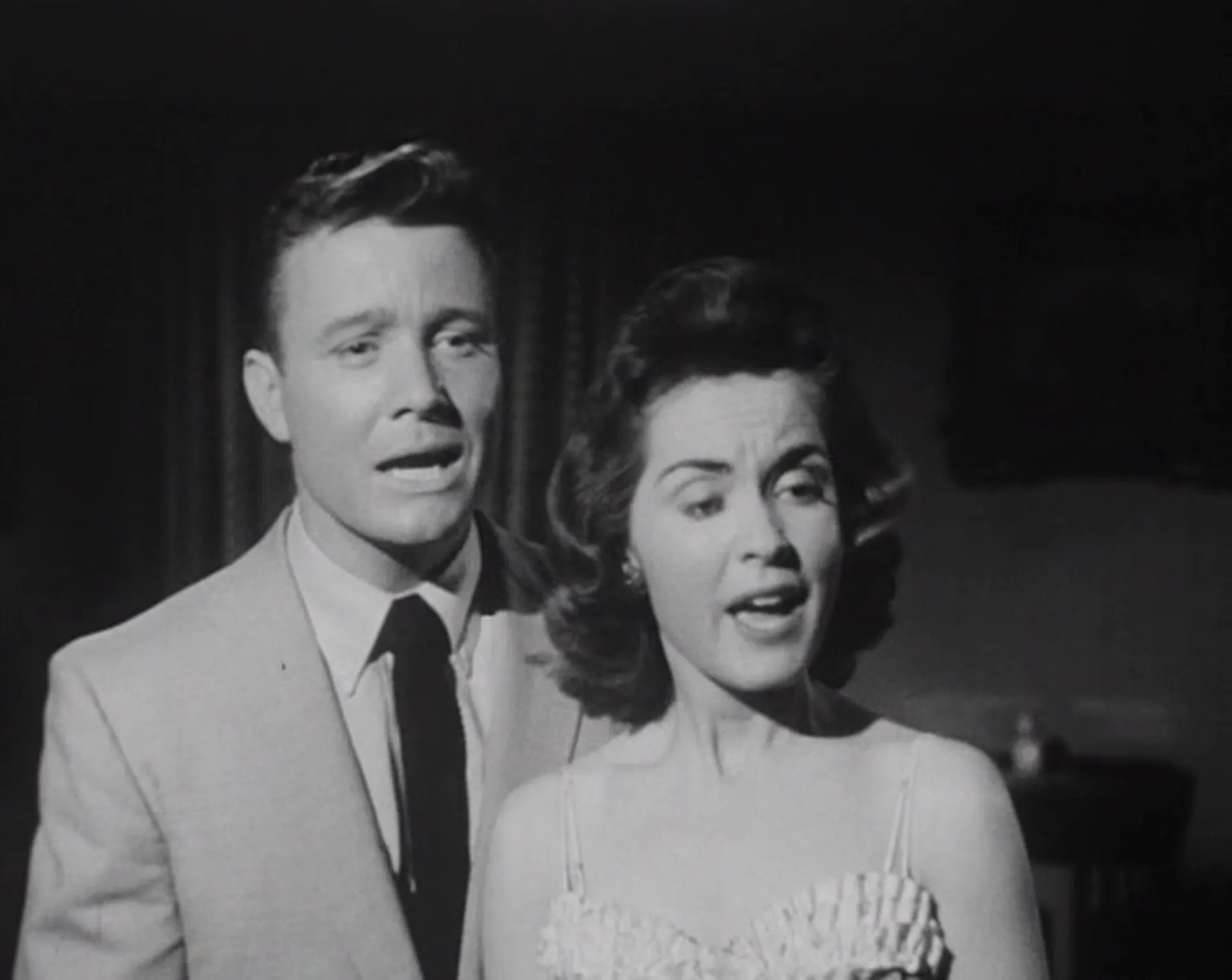 Invasion of the Saucer-Men scene still 4
