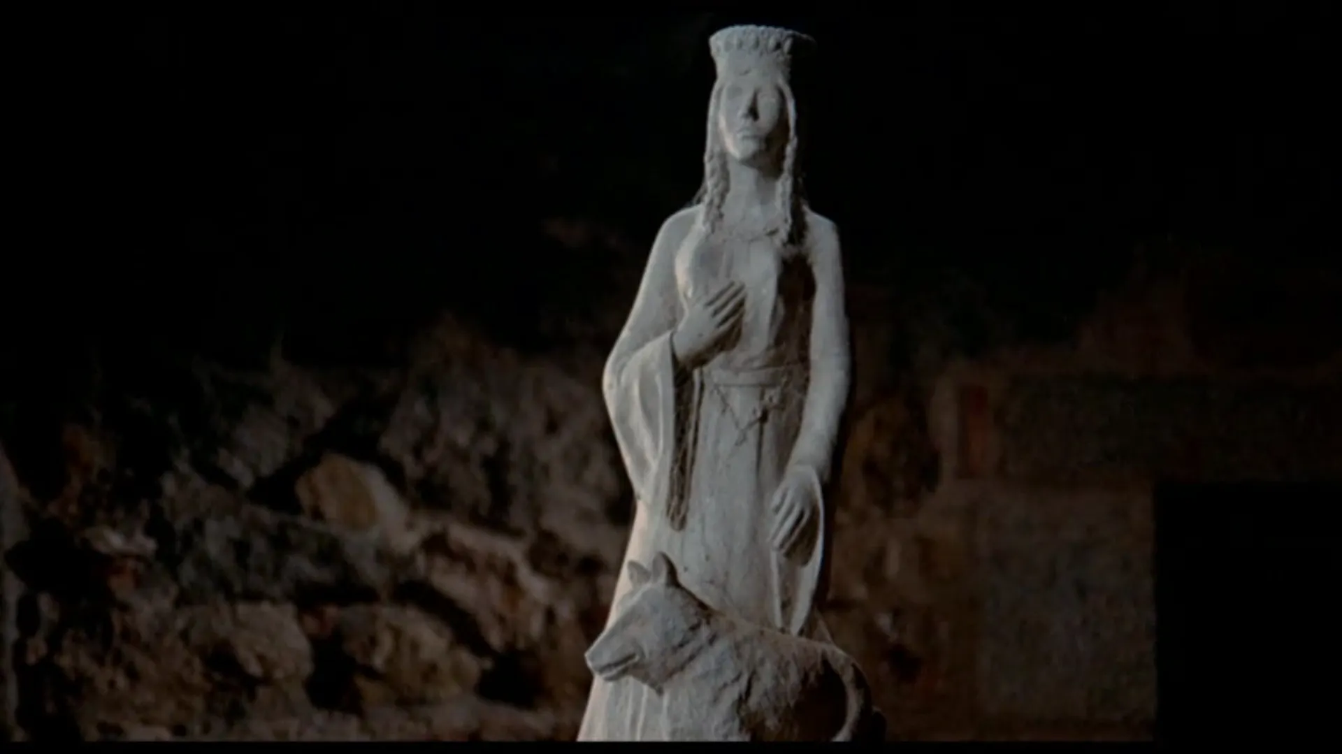 Hannah, Queen of the Vampires scene still 2