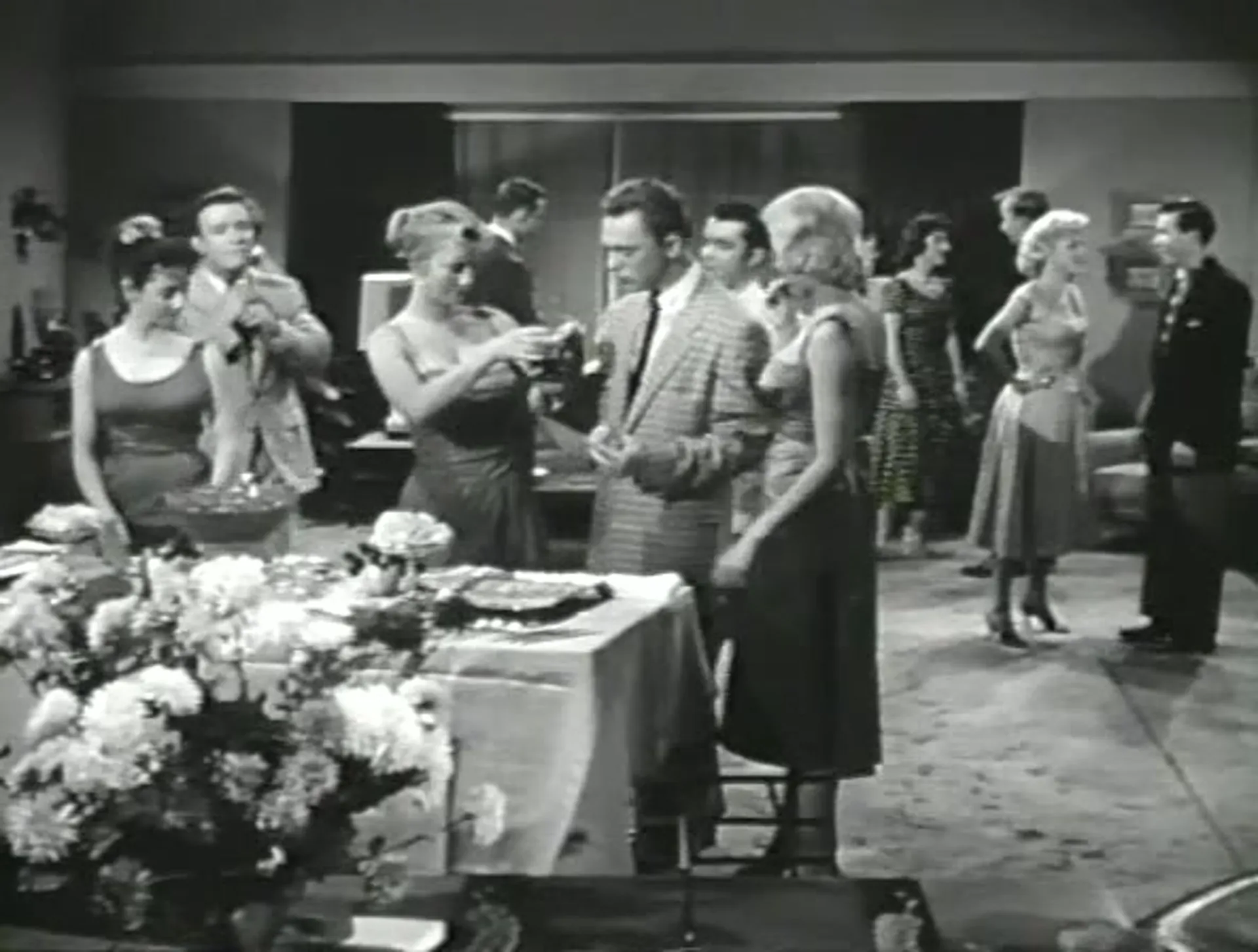 Dragstrip Girl scene still 5