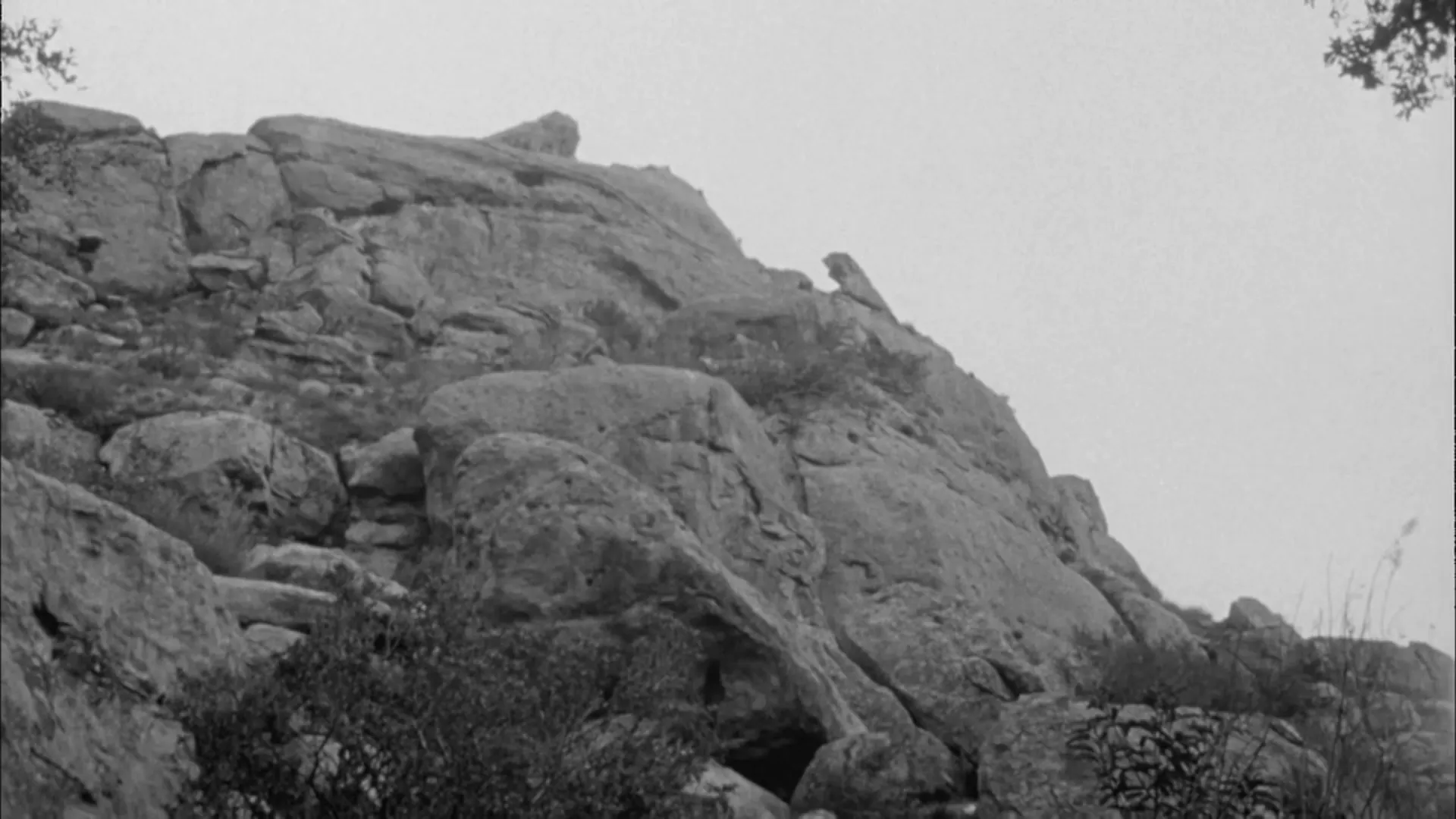 War of the Colossal Beast scene still 3