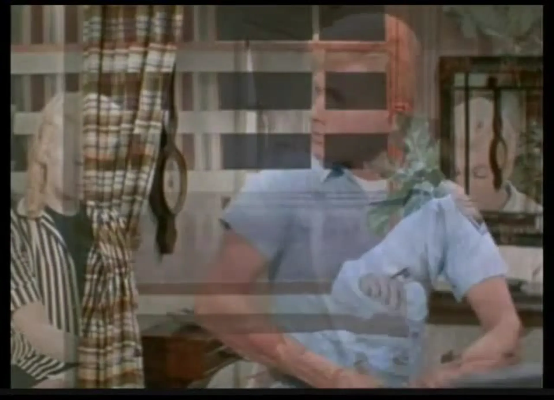 Love in a Goldfish Bowl scene still 6