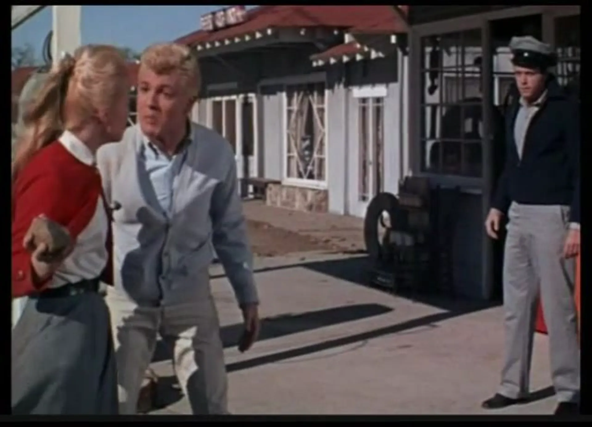 Love in a Goldfish Bowl scene still 1