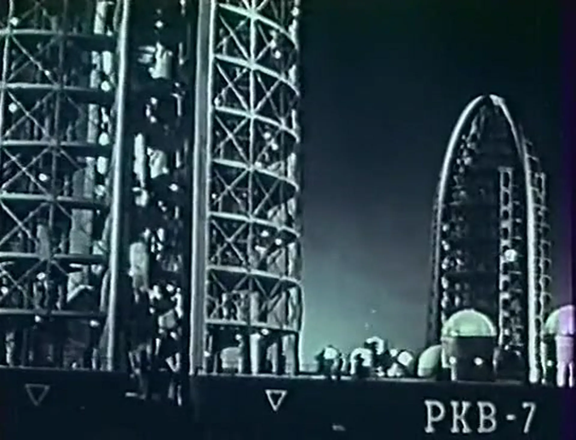 Voyage to the Planet of Prehistoric Women scene still 2