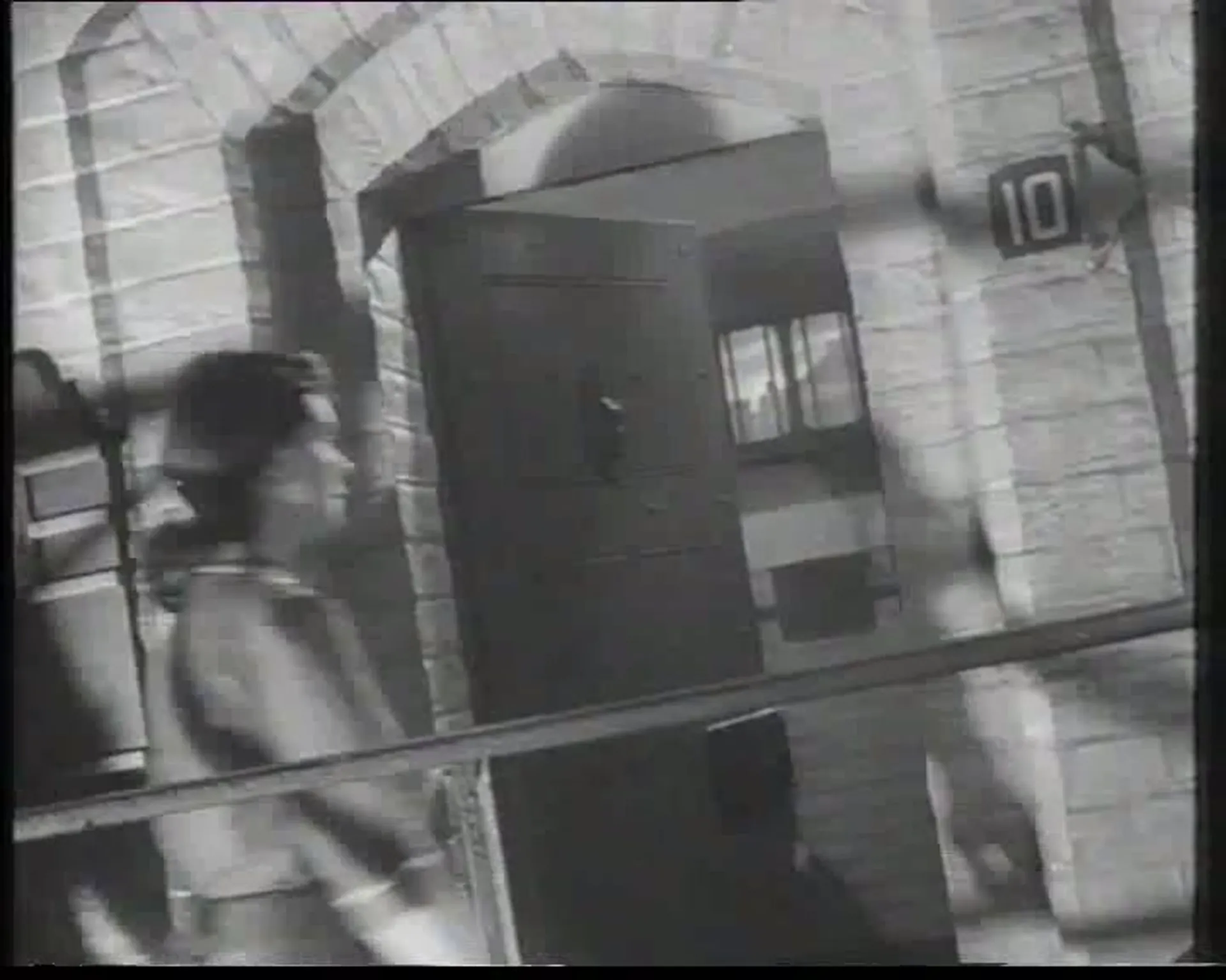 The Weak and the Wicked scene still 4