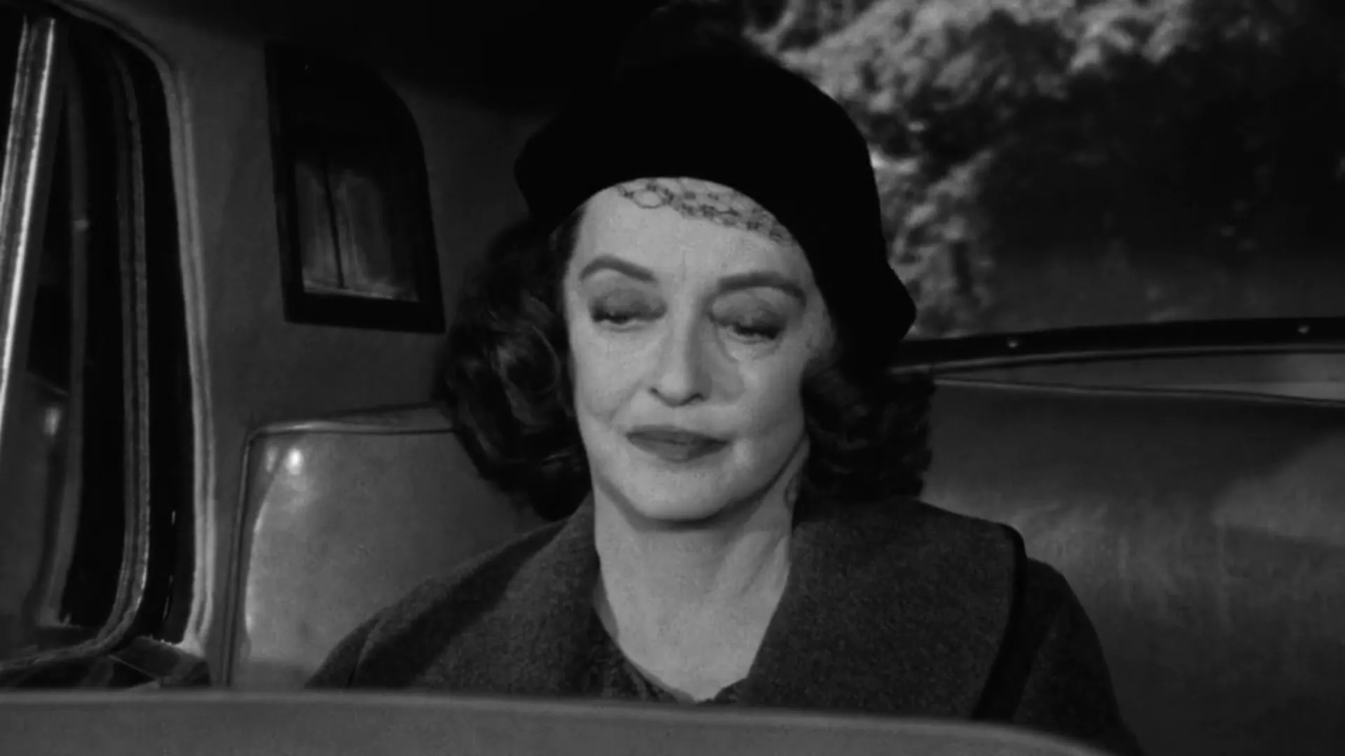 Dead Ringer scene still 1