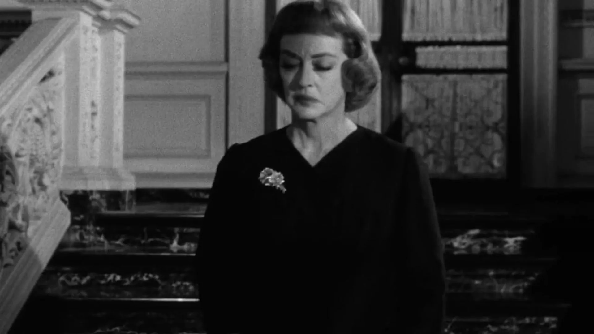 Dead Ringer scene still 6