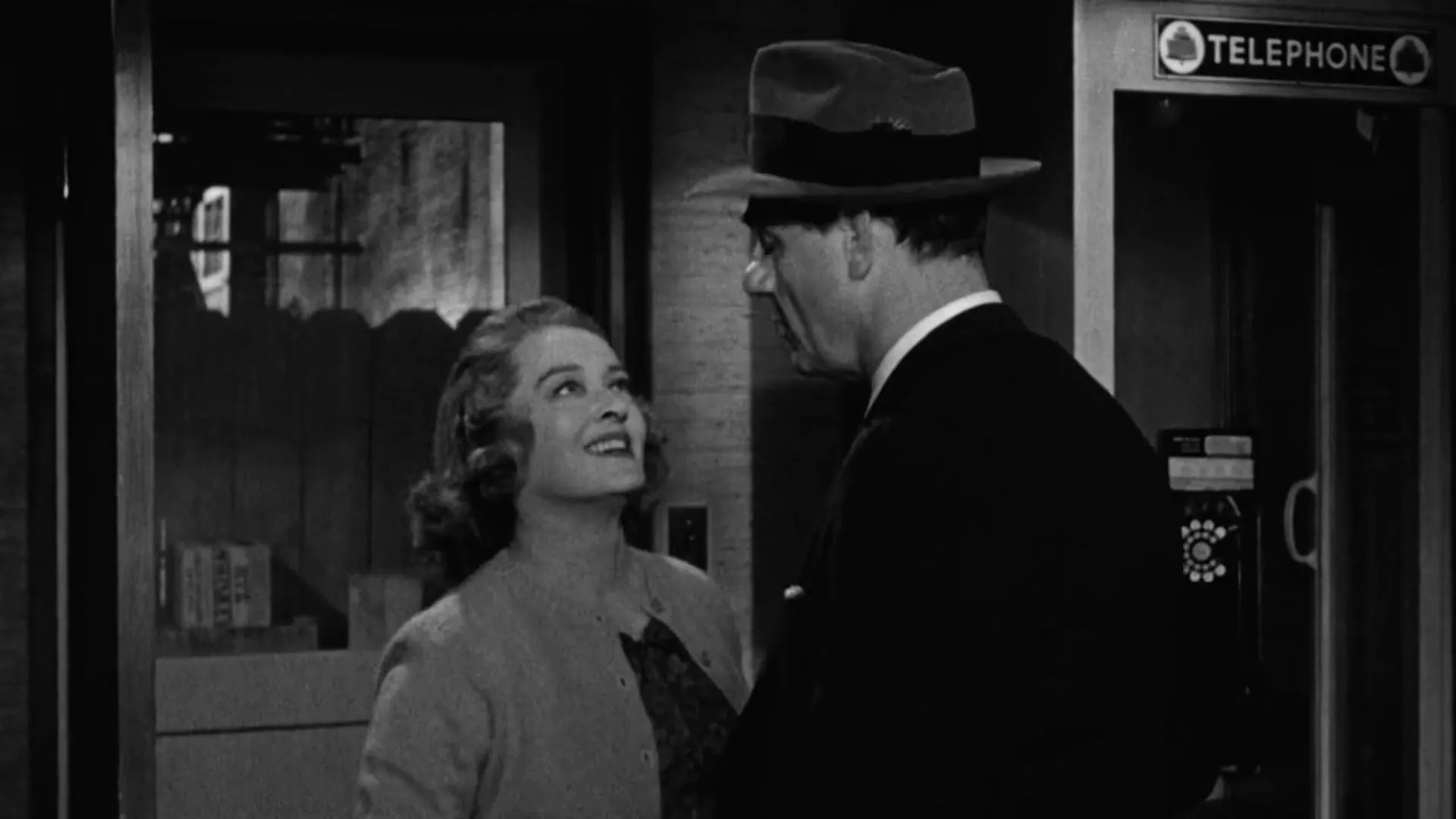 Dead Ringer scene still 2