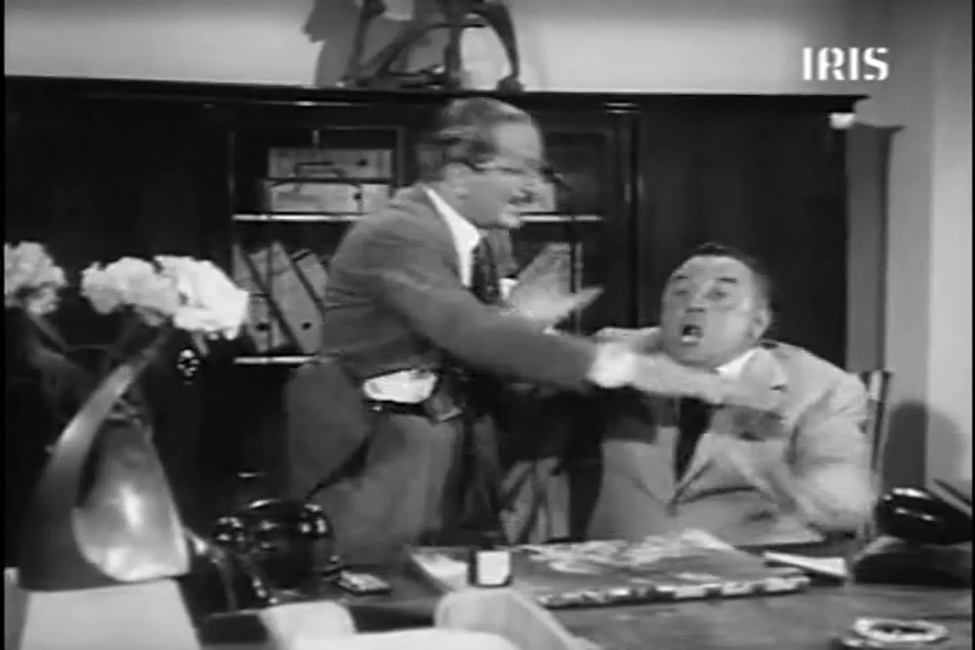 It's Him!... Yes! Yes! scene still 3