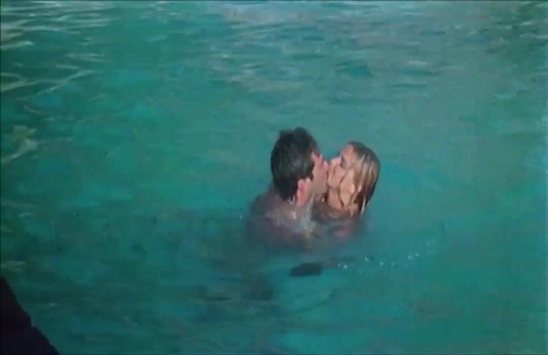 Yellow Emanuelle scene still 2