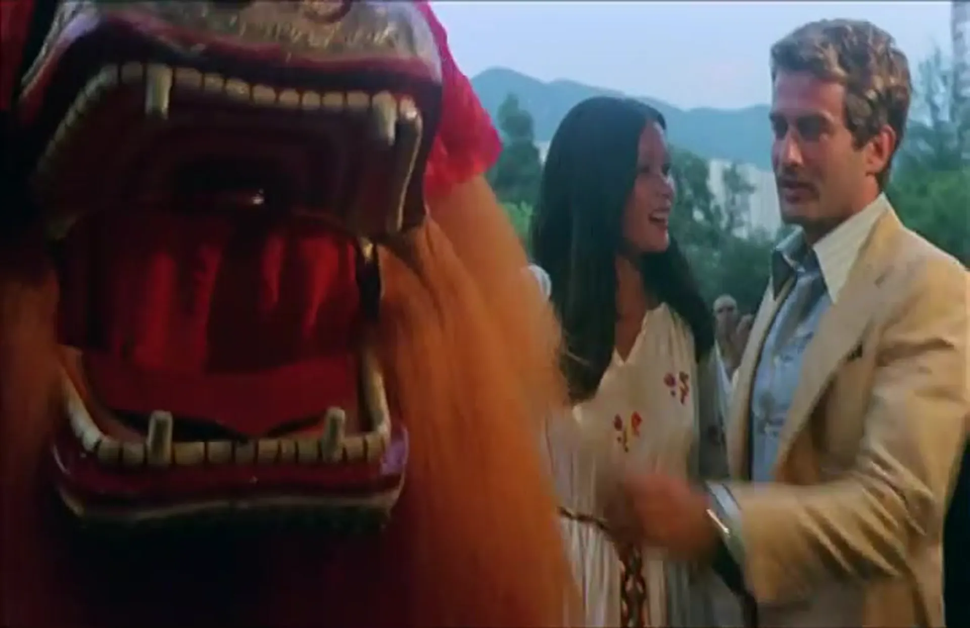 Yellow Emanuelle scene still 4