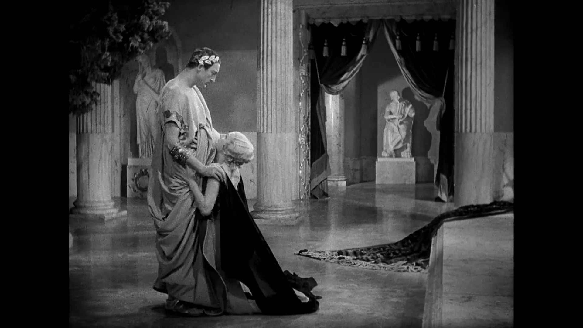 Cleopatra scene still 4