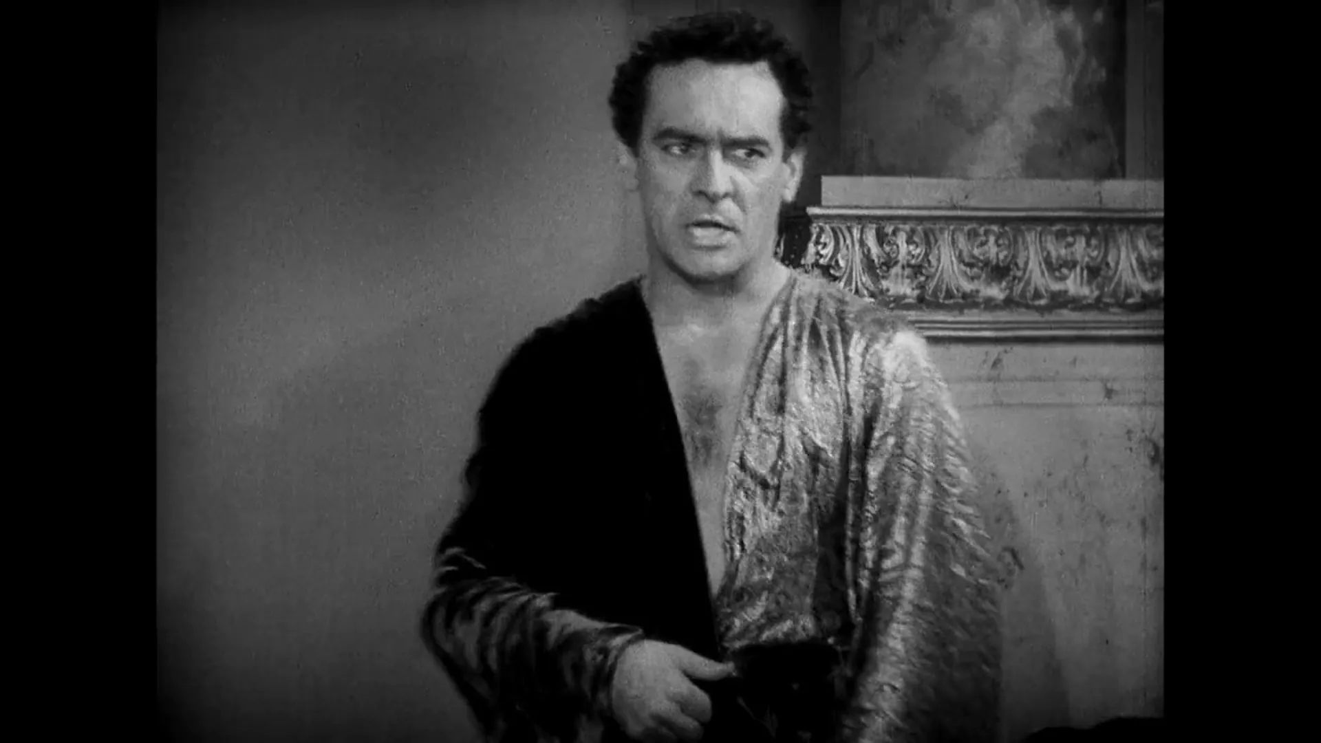 Cleopatra scene still 3