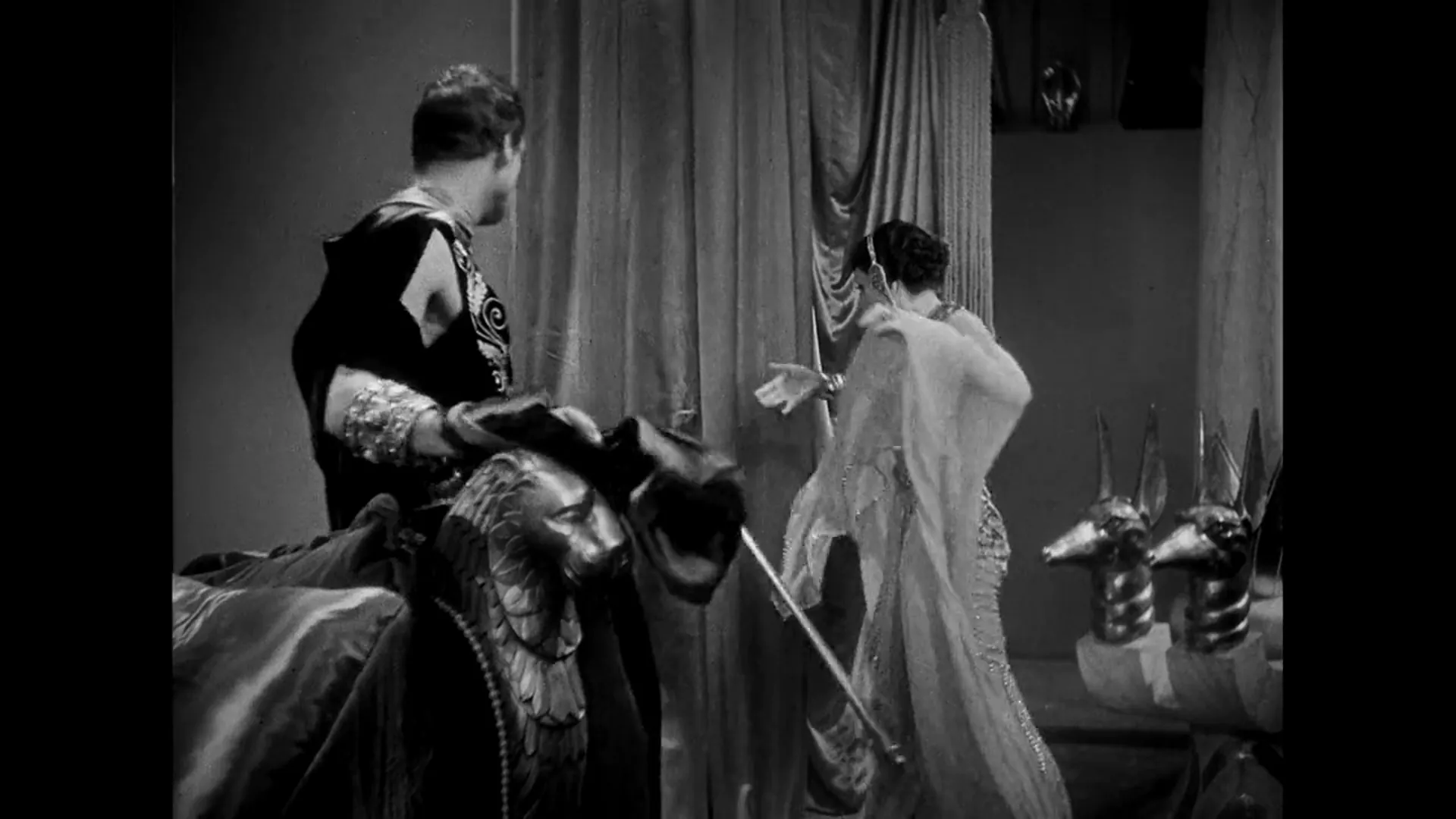 Cleopatra scene still 2