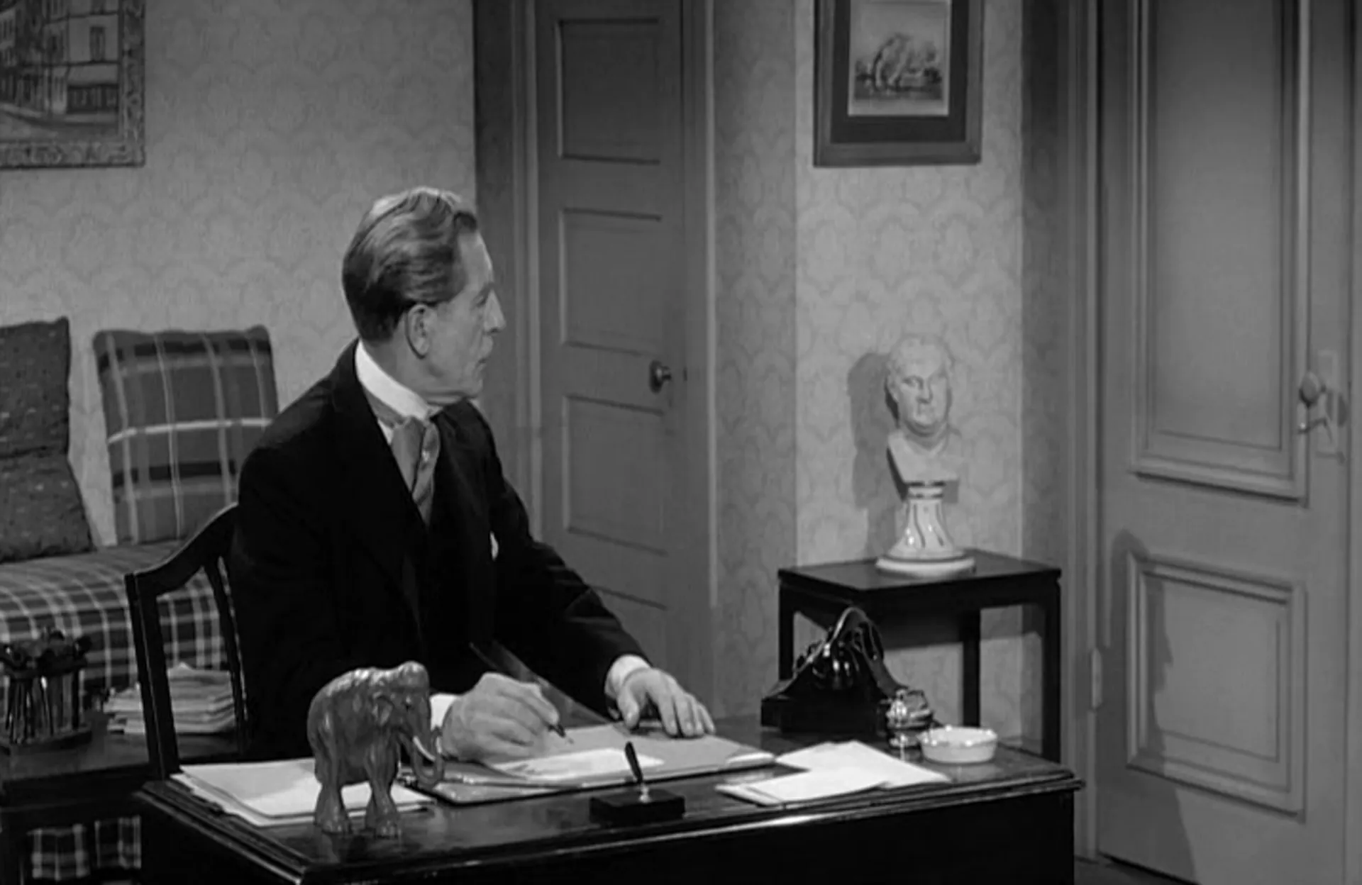 The Man Who Turned to Stone scene still 6