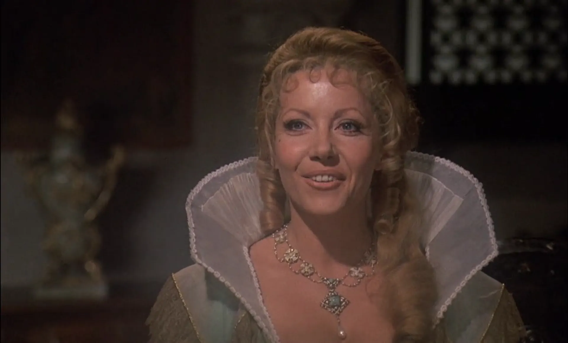 Countess Dracula scene still 2