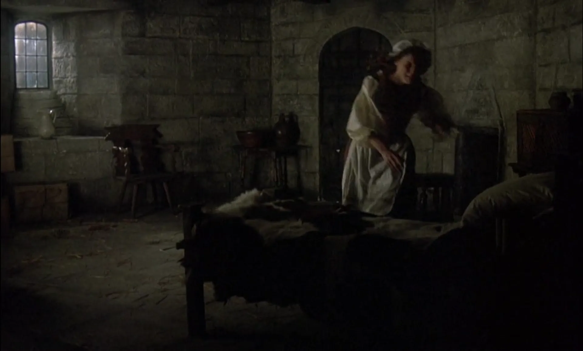 Countess Dracula scene still 1