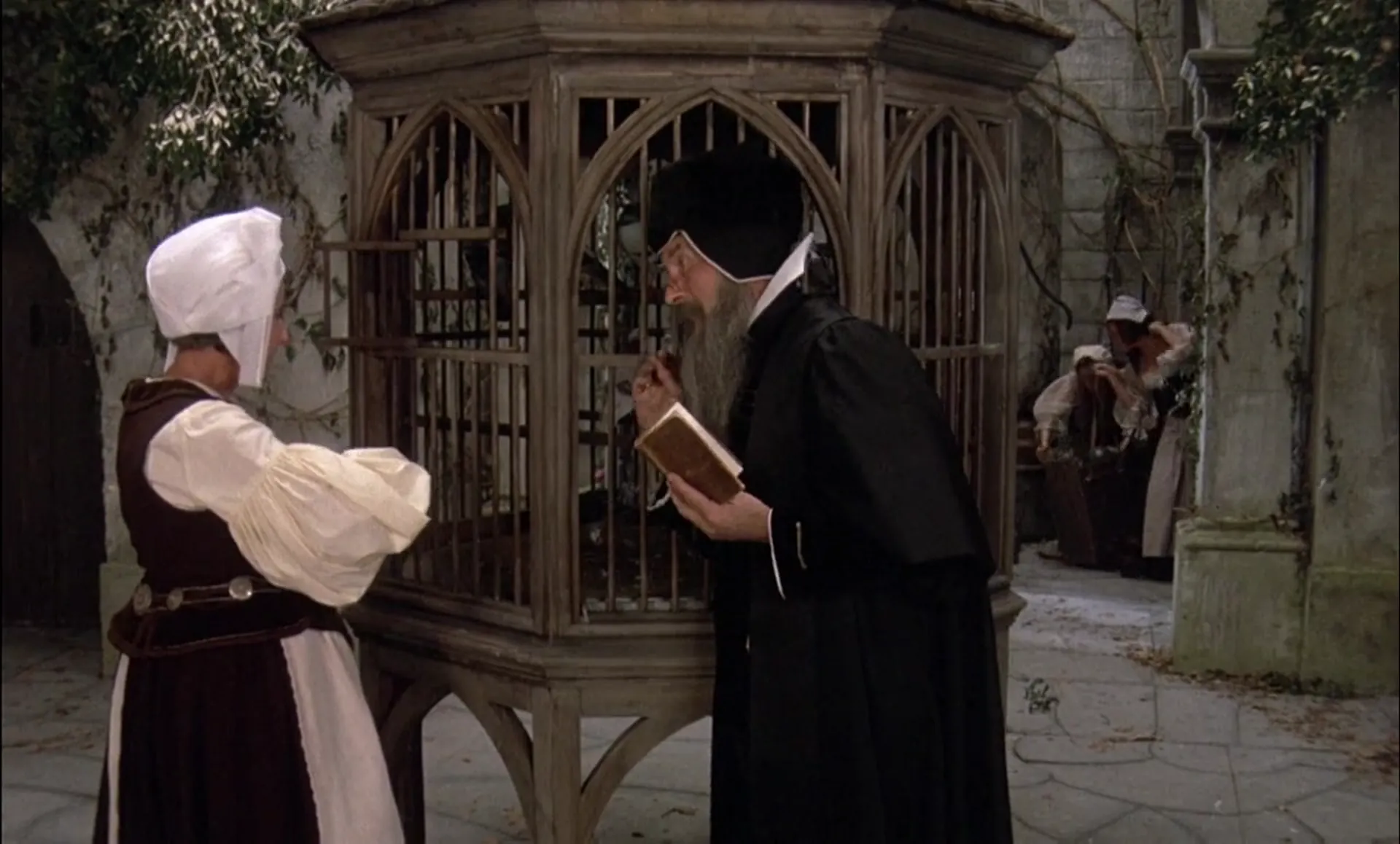 Countess Dracula scene still 3