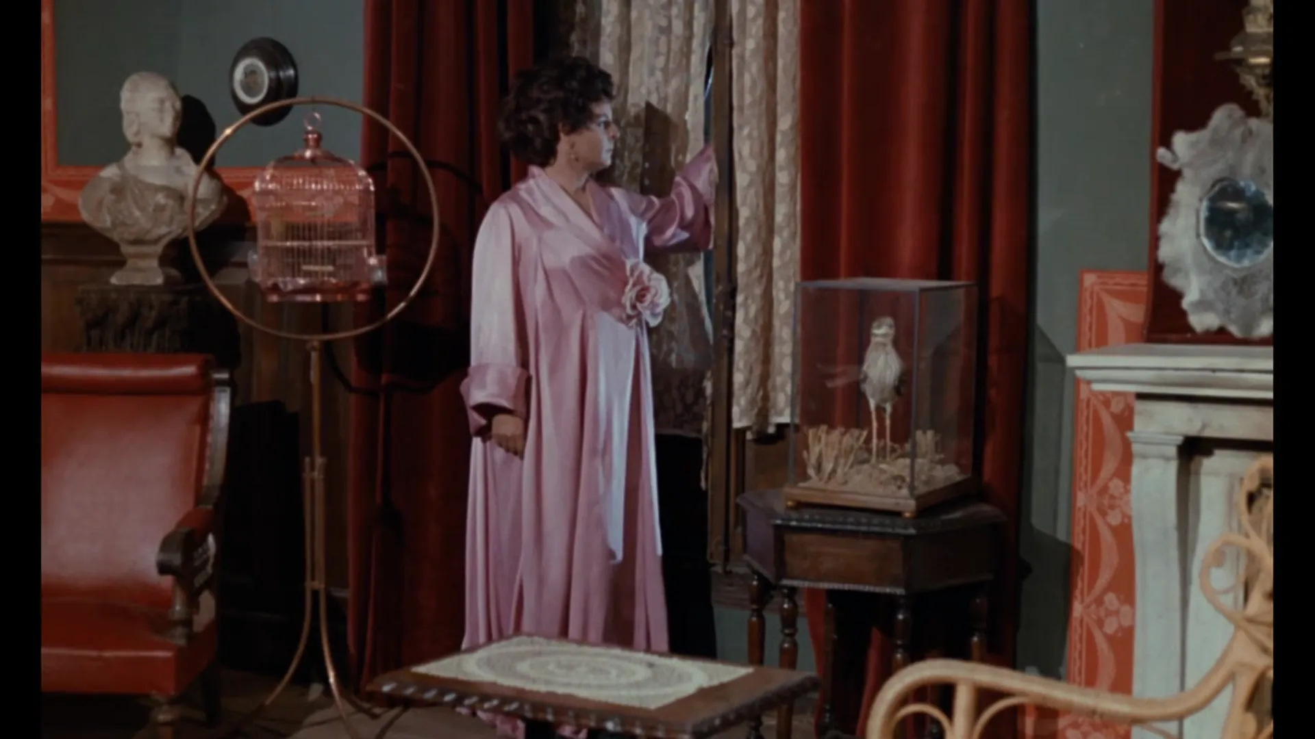 99 Women scene still 2