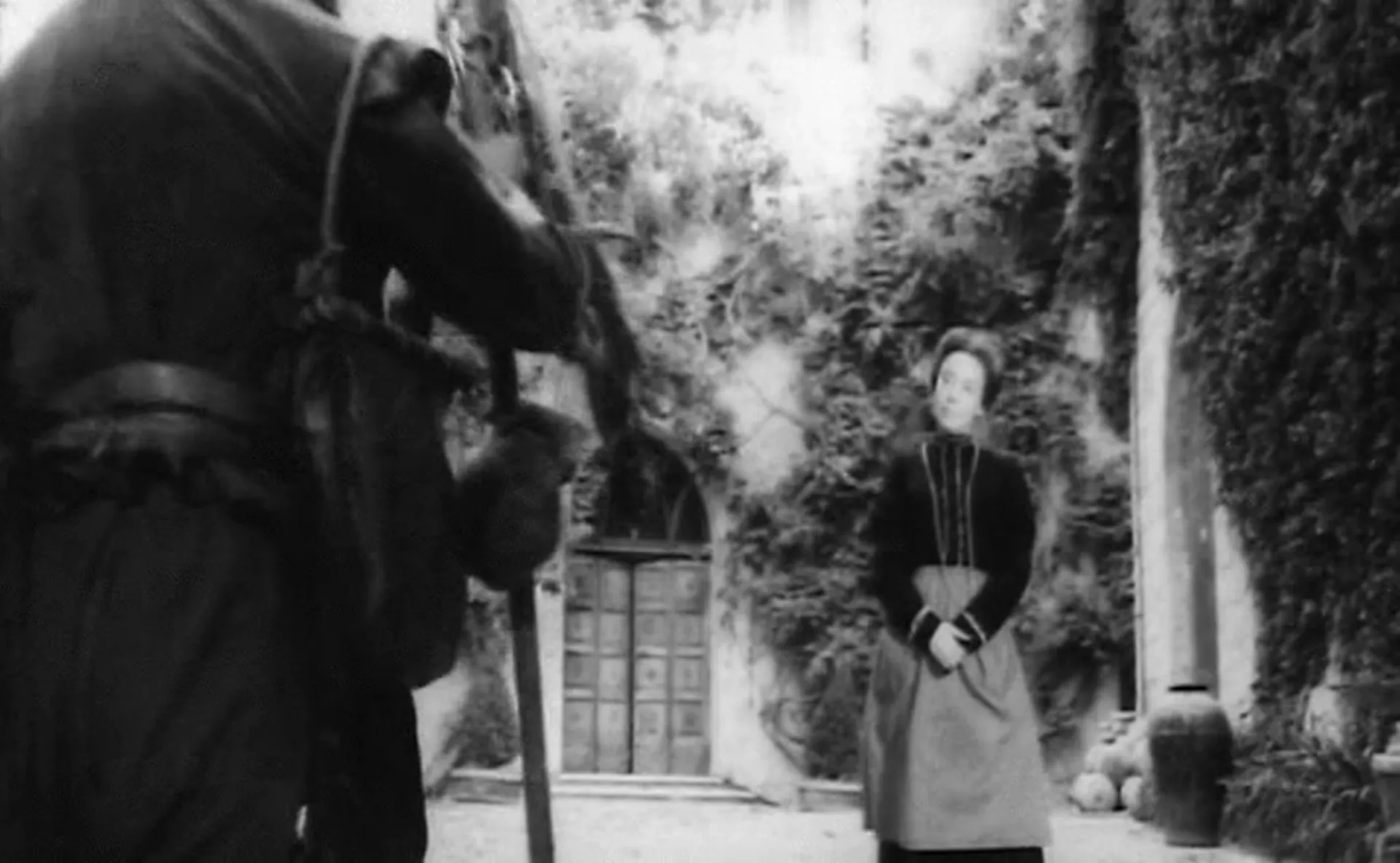 Crypt of the Vampire scene still 3