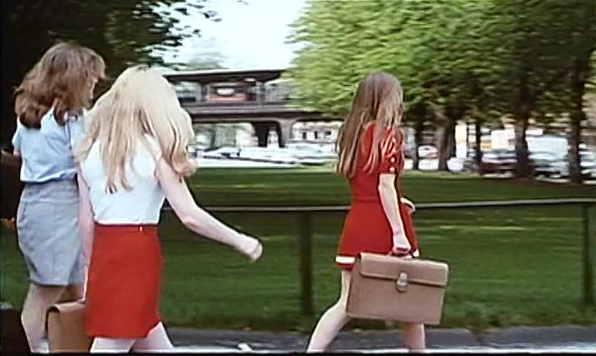 Should a Schoolgirl Tell? scene still 5