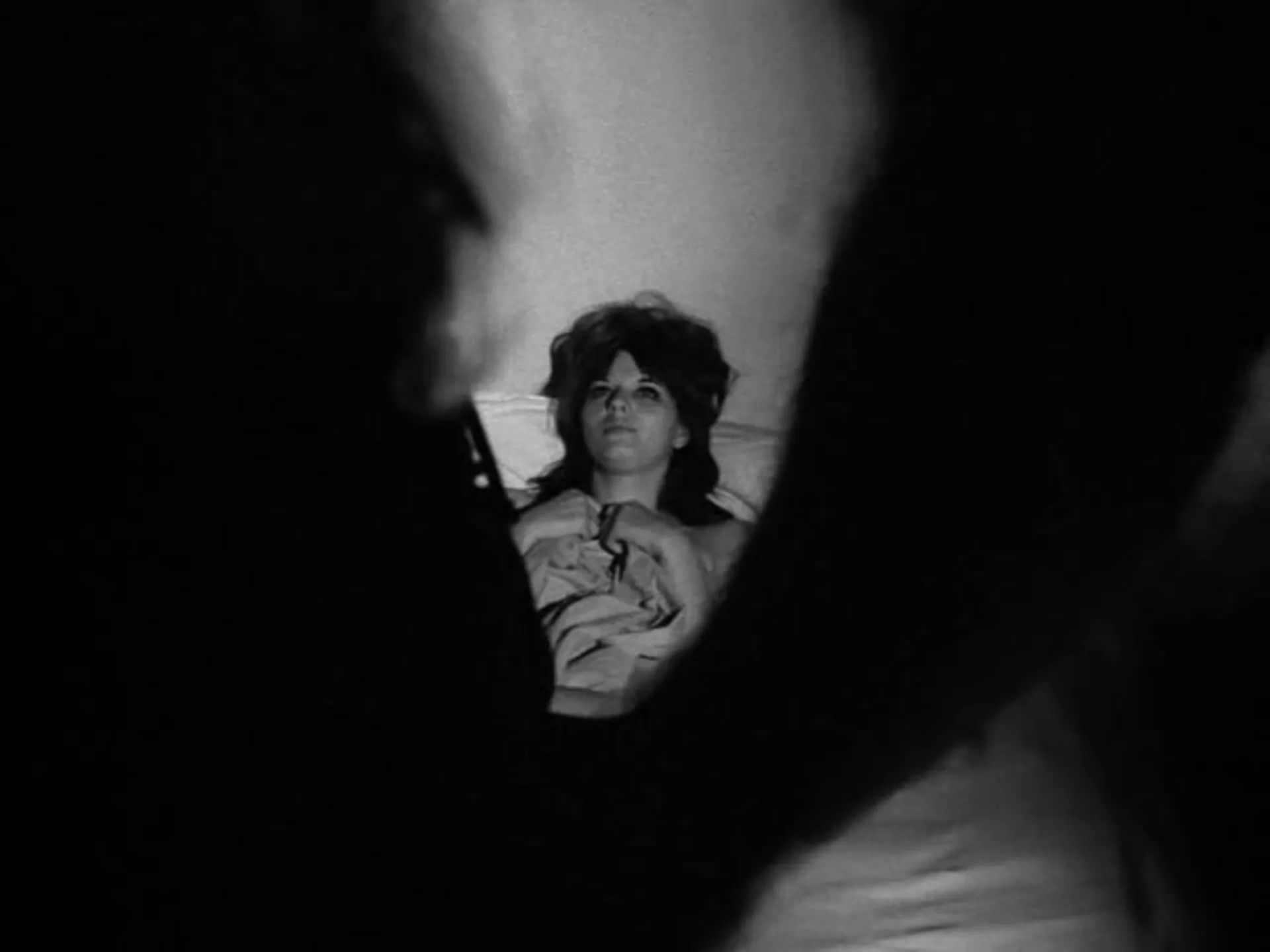 The Girl with the Hungry Eyes scene still 2