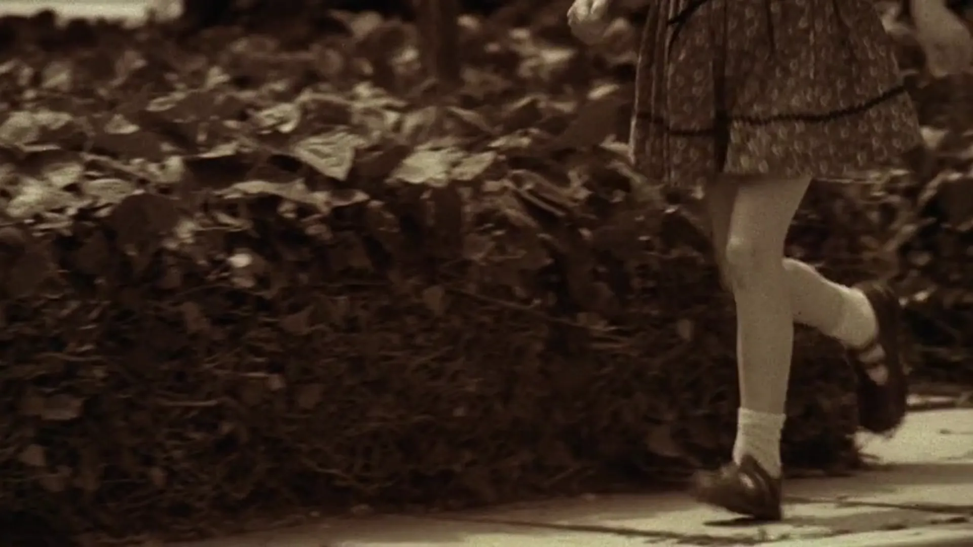 Love Me Deadly scene still 3