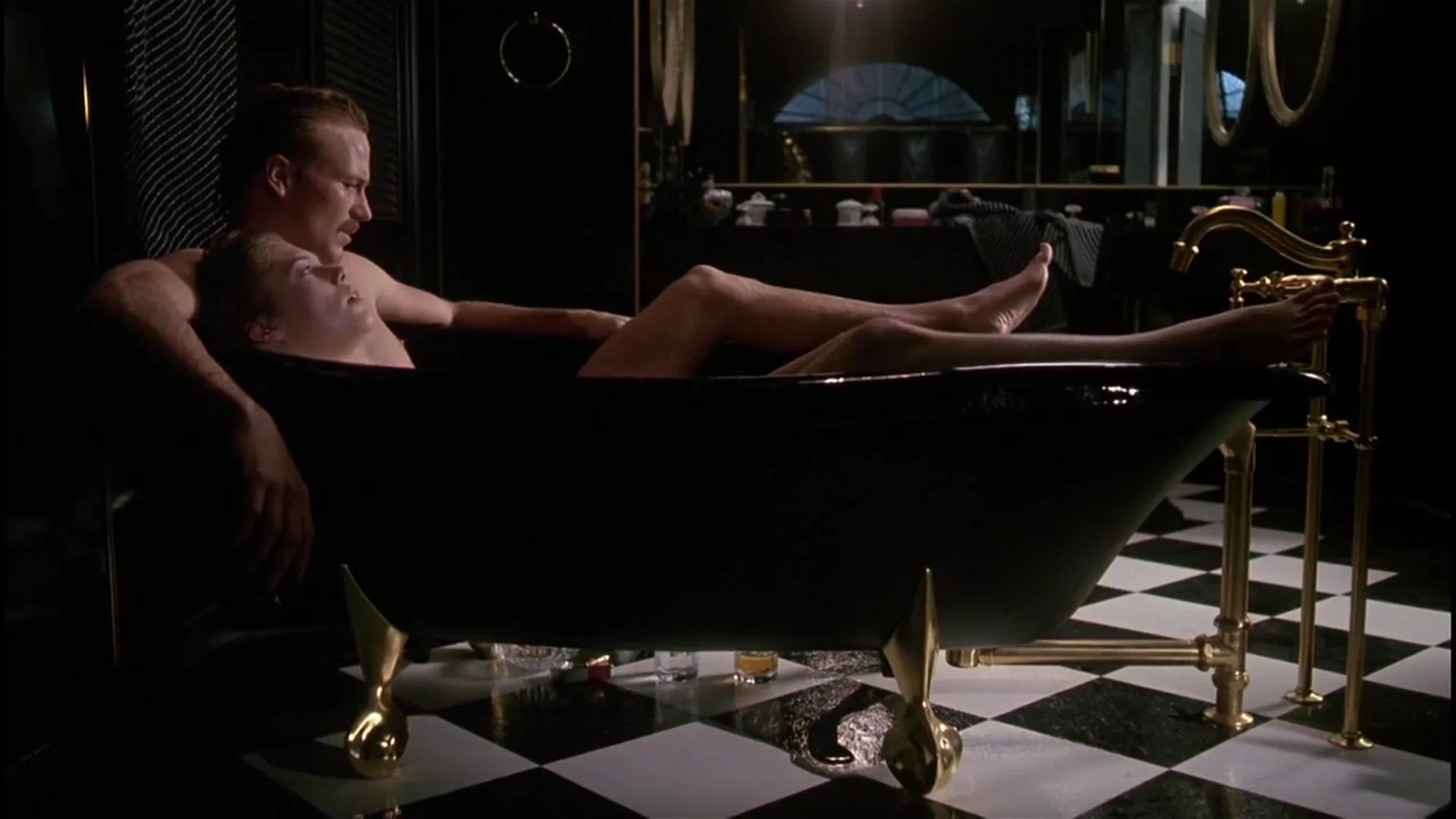 Body Heat scene still 3