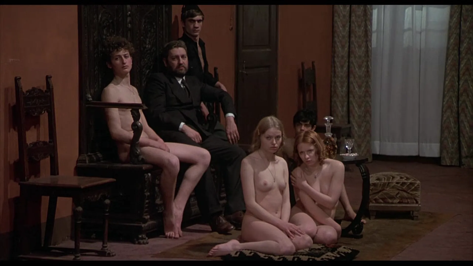 Salò, or the 120 Days of Sodom scene still 6