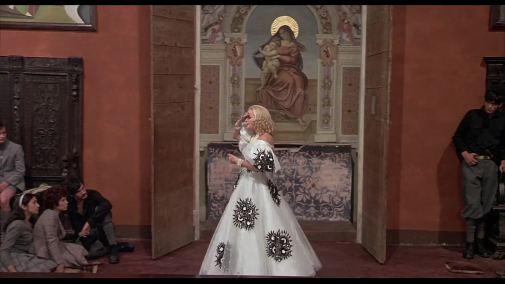 Salò, or the 120 Days of Sodom scene still 4