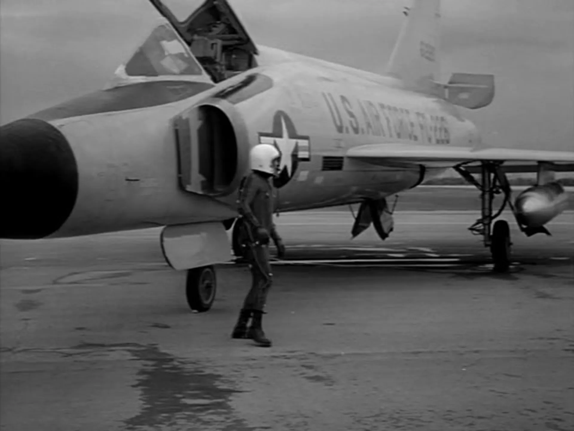 Beyond the Time Barrier scene still 1