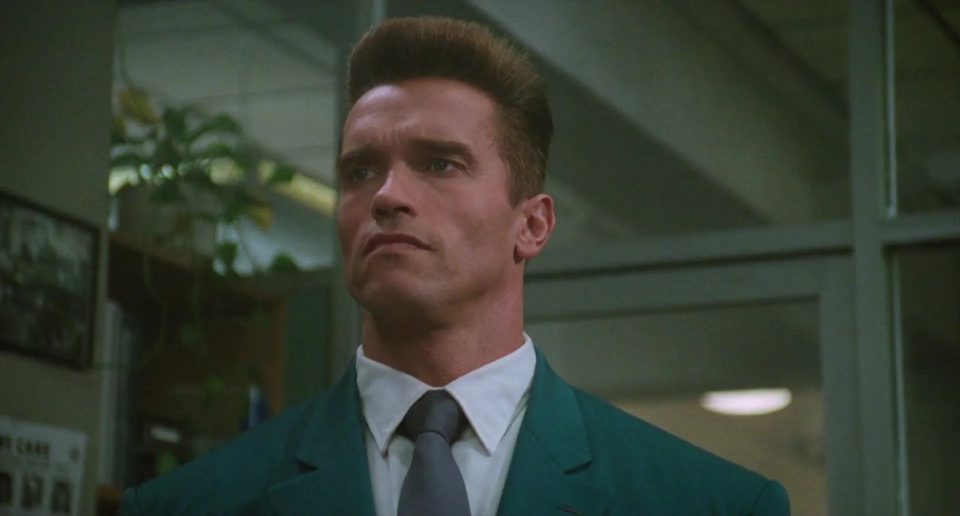 Red Heat scene still 5