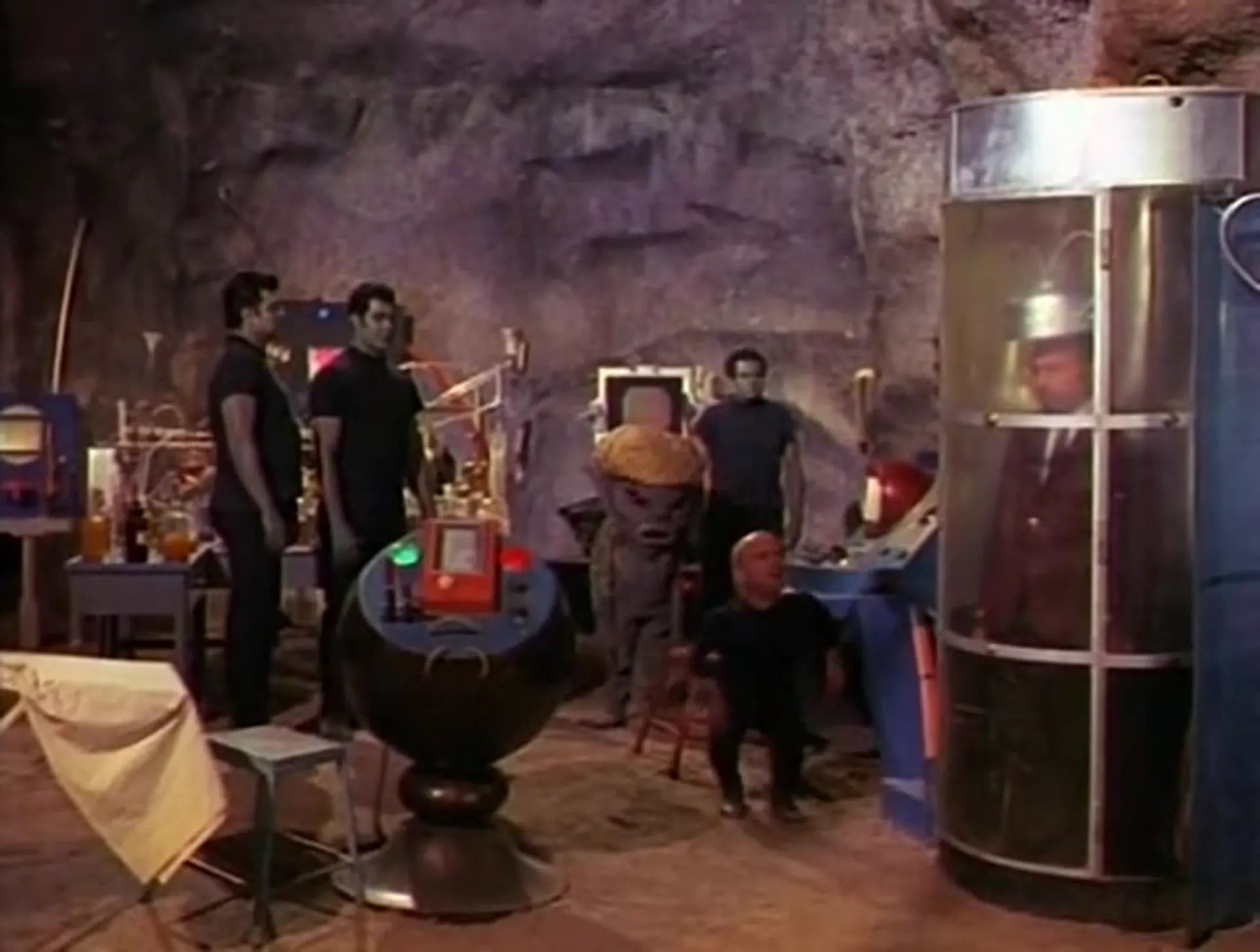 Santo and Blue Demon Against the Monsters scene still 2