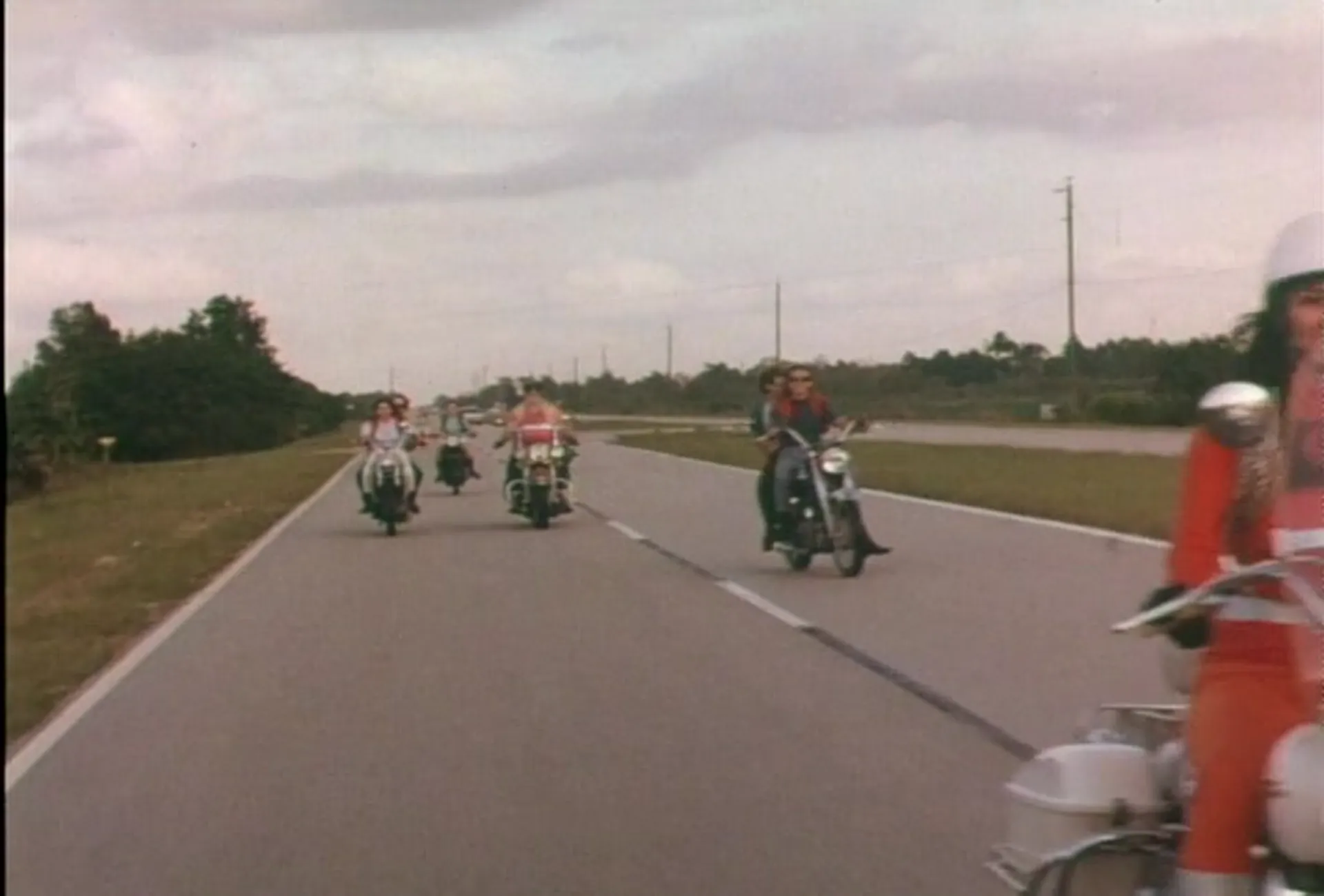 She-Devils on Wheels scene still 2