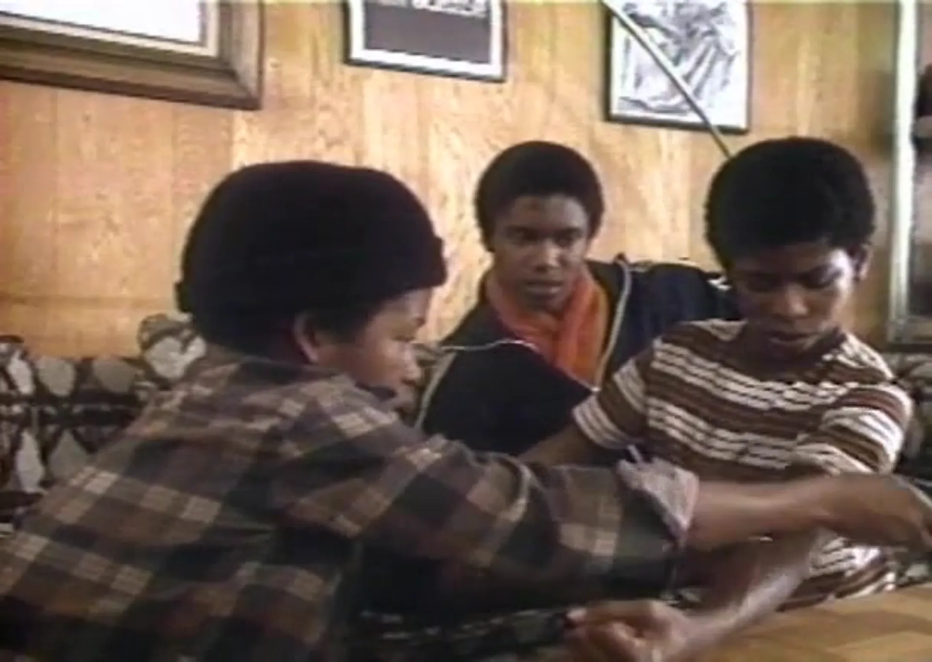 A Hero Ain't Nothin' But a Sandwich scene still 3