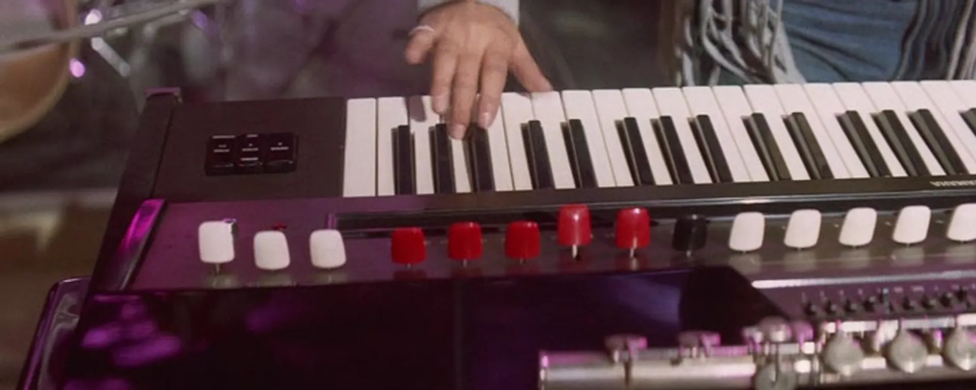 Stray Cat Rock: Machine Animal scene still 4